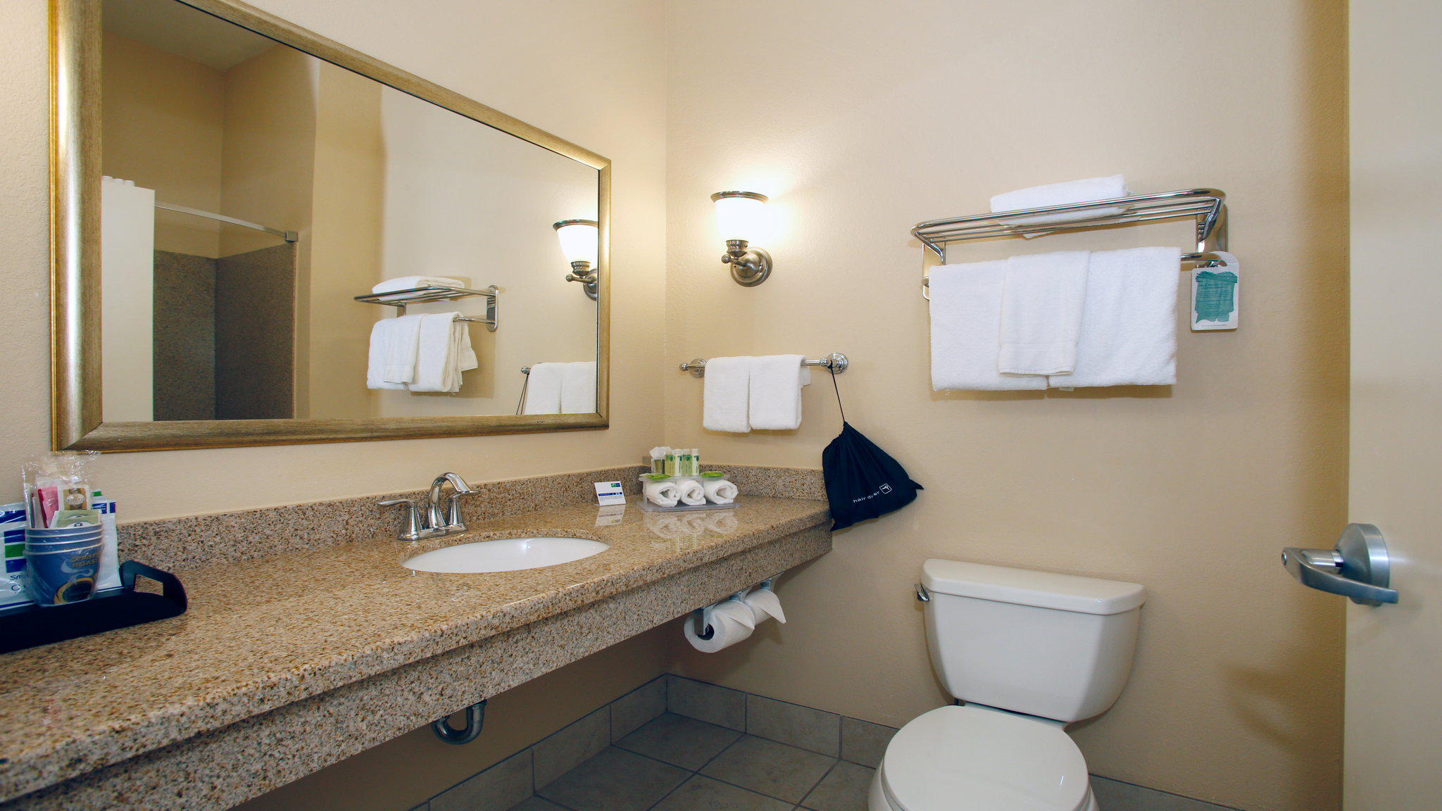 Holiday Inn Express Leland - Wilmington Area Photo