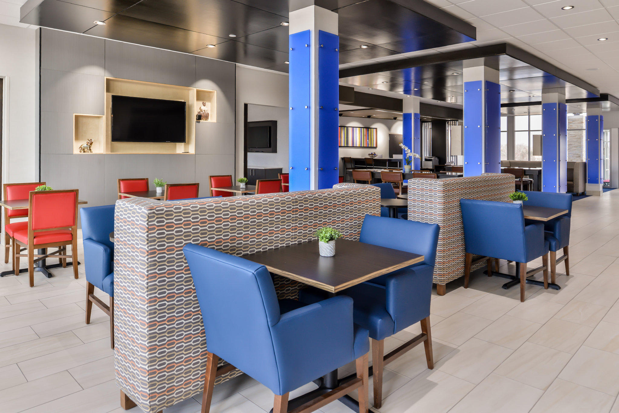 Holiday Inn Express & Suites Lee's Summit - Kansas City Photo