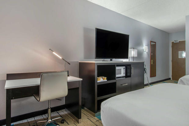 Images Clarion Inn & Suites