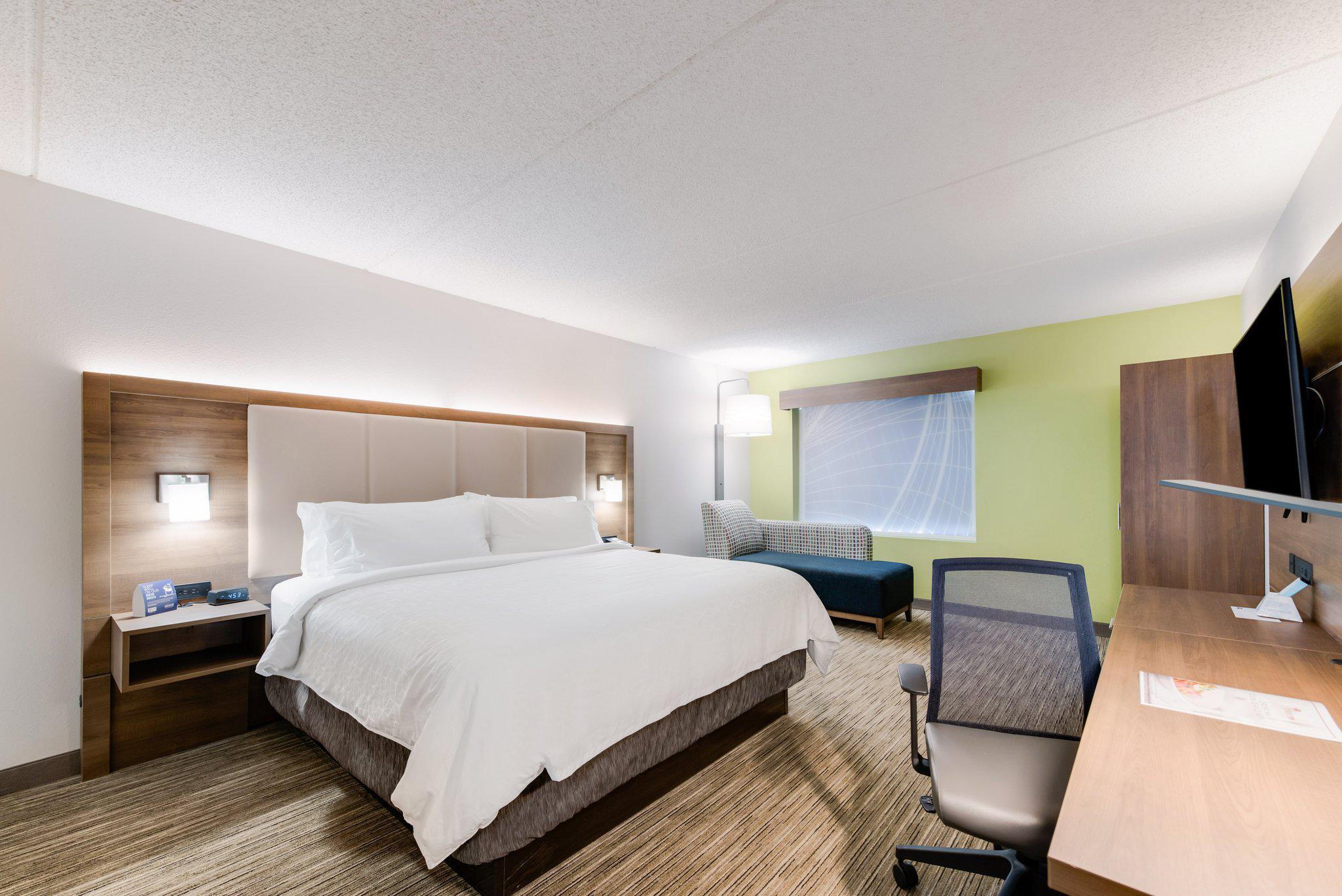 Holiday Inn Express Naperville Photo