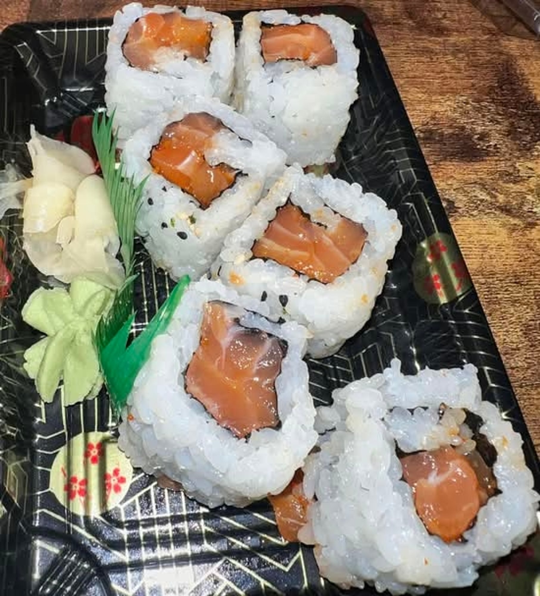 Spicy Salmon Uramaki
