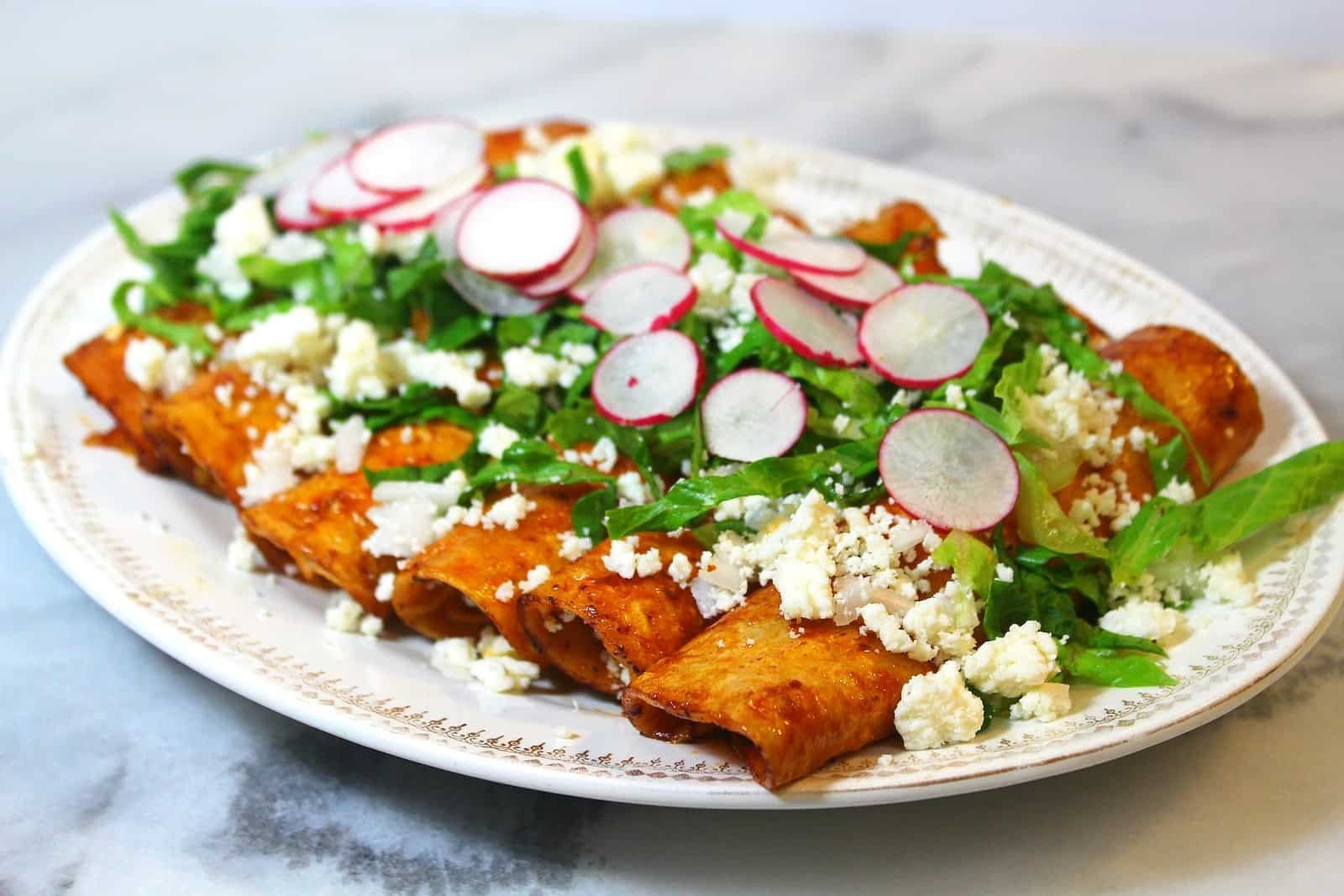 L Enchiladas Rojas (2)