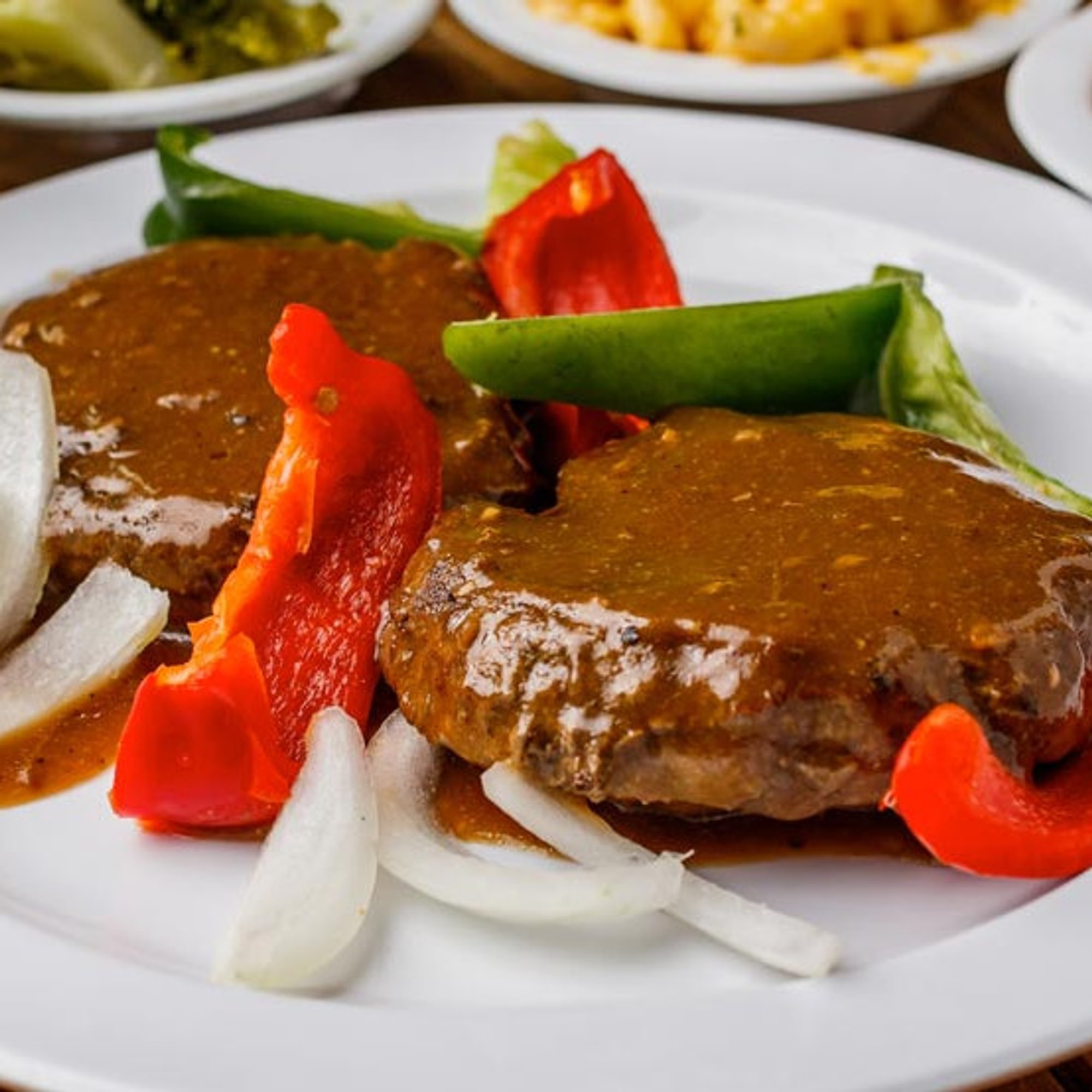 Hamburger Pepper Steak with Two Sides