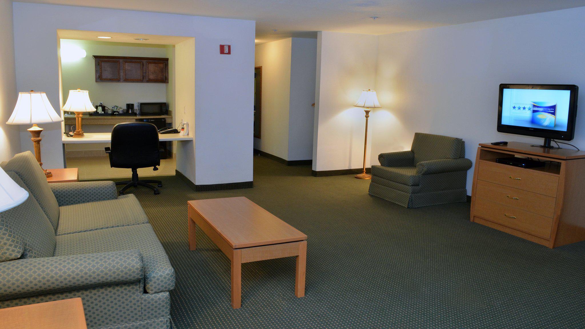 Holiday Inn Express & Suites Columbus Photo