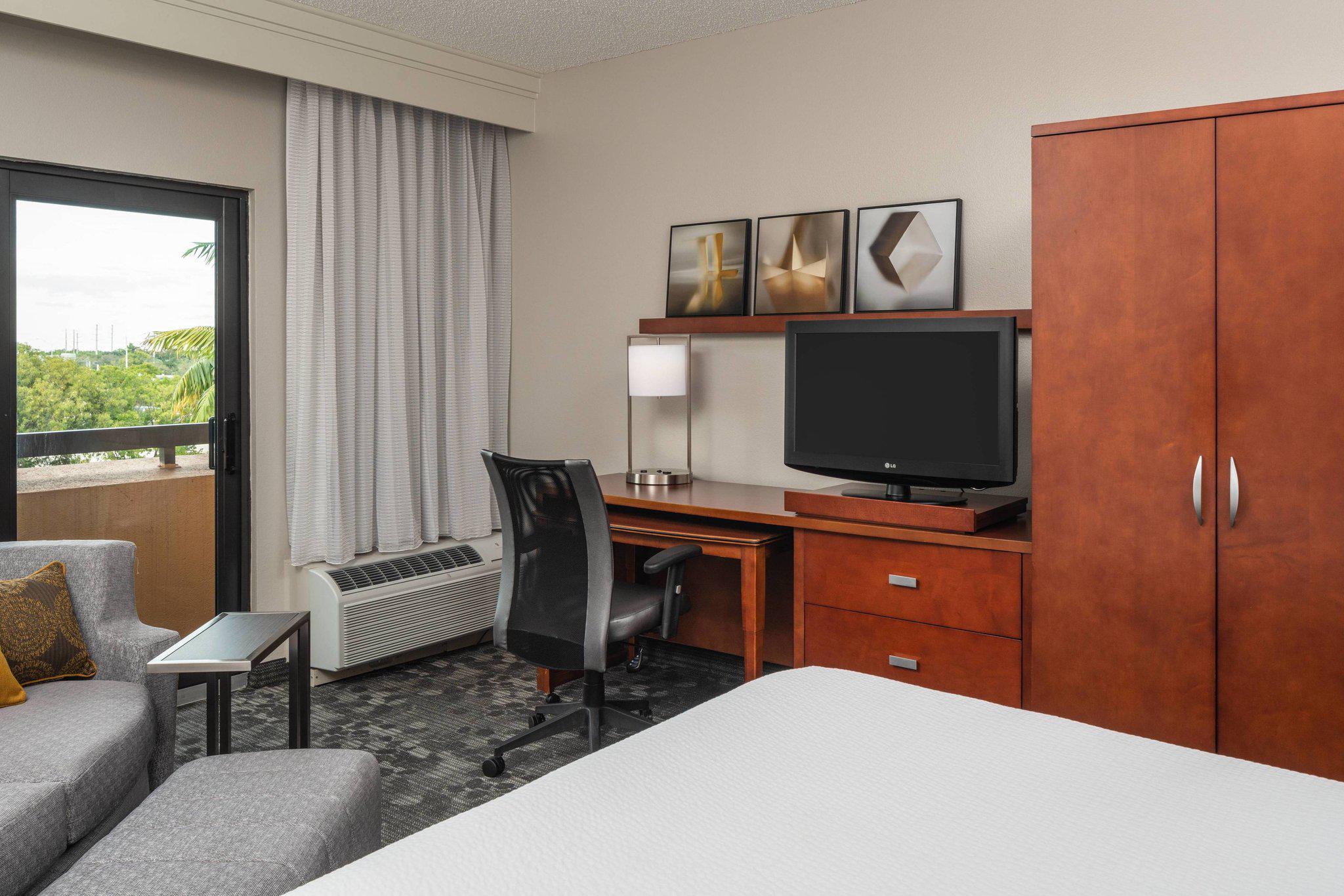 Courtyard by Marriott Miami Lakes Photo