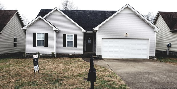Images Jennifer Dennis, TN REALTORĀ® with Q Realty