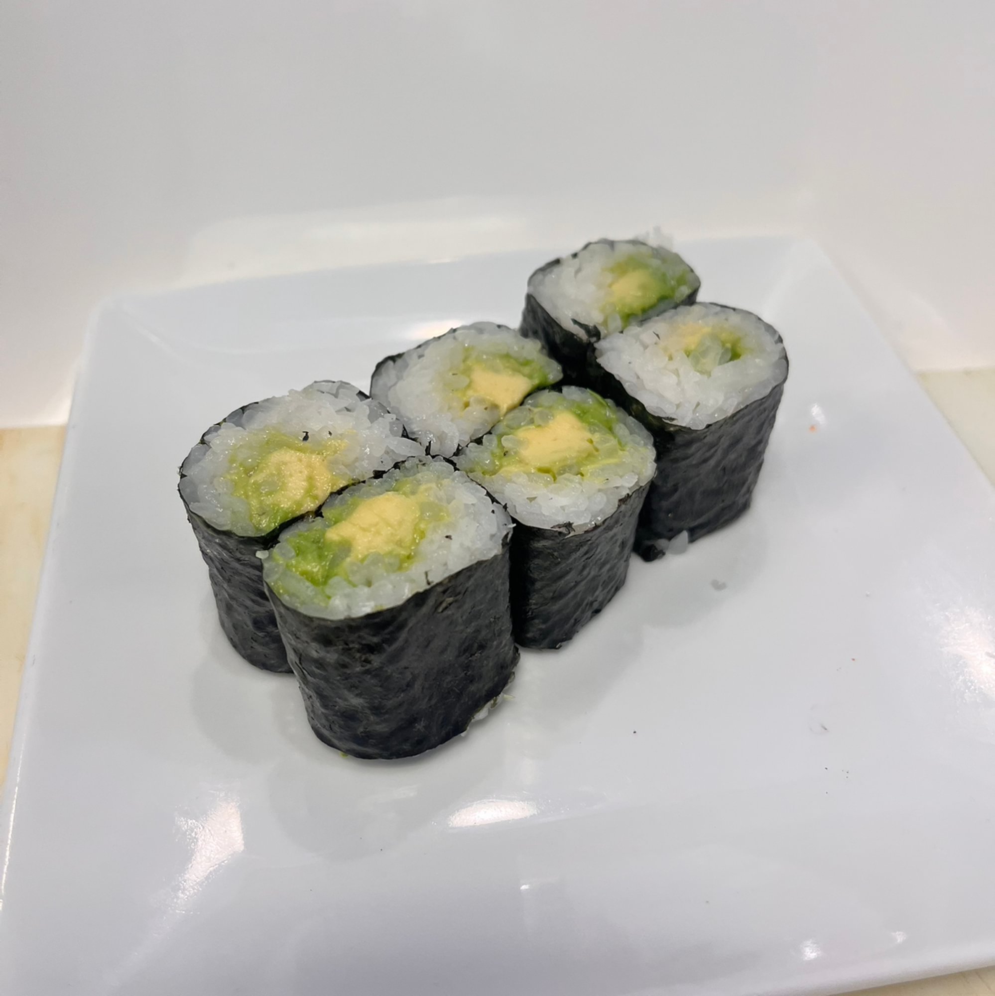 Avocado Roll (6 Pieces)