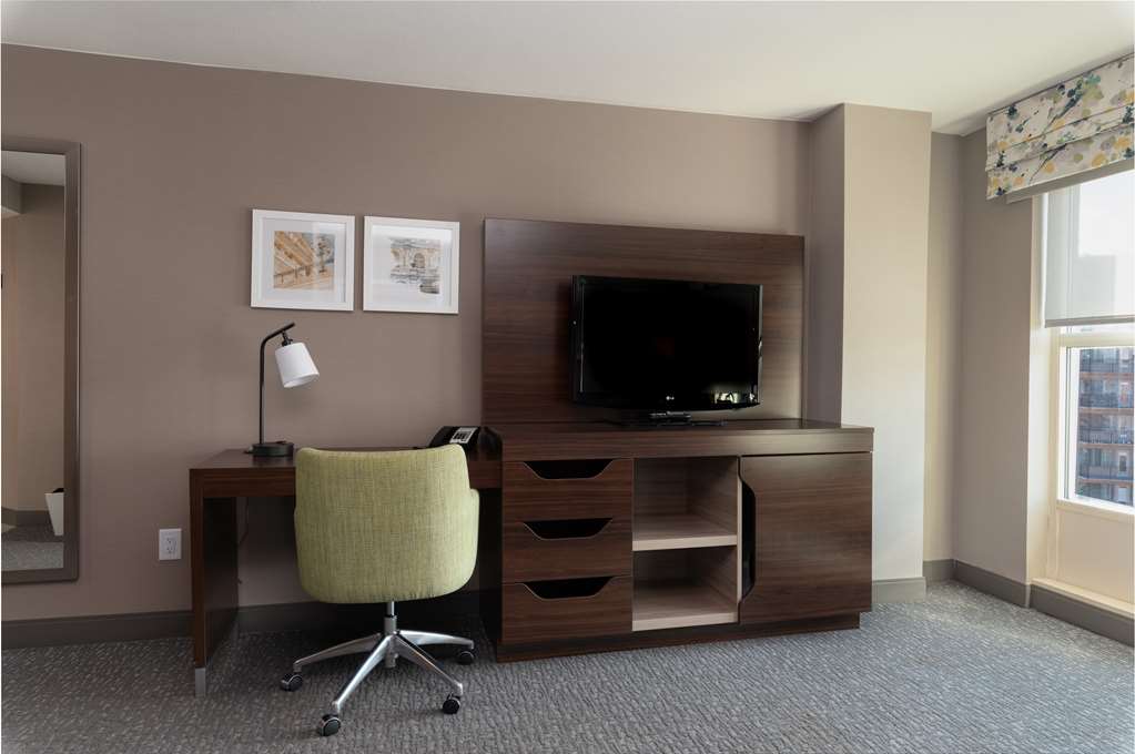 Hampton Inn & Suites Arlington Crystal City DCA Image
