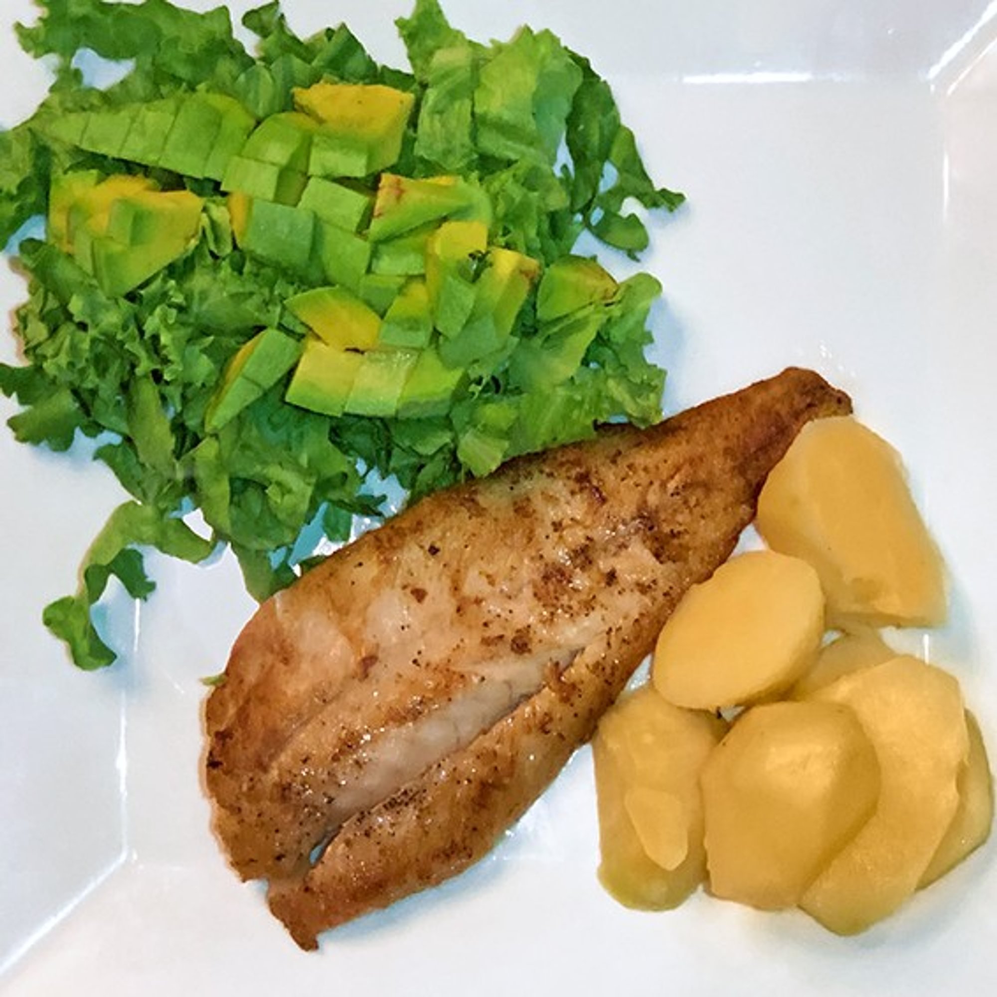 Filete de Pescado with 2 Sides
