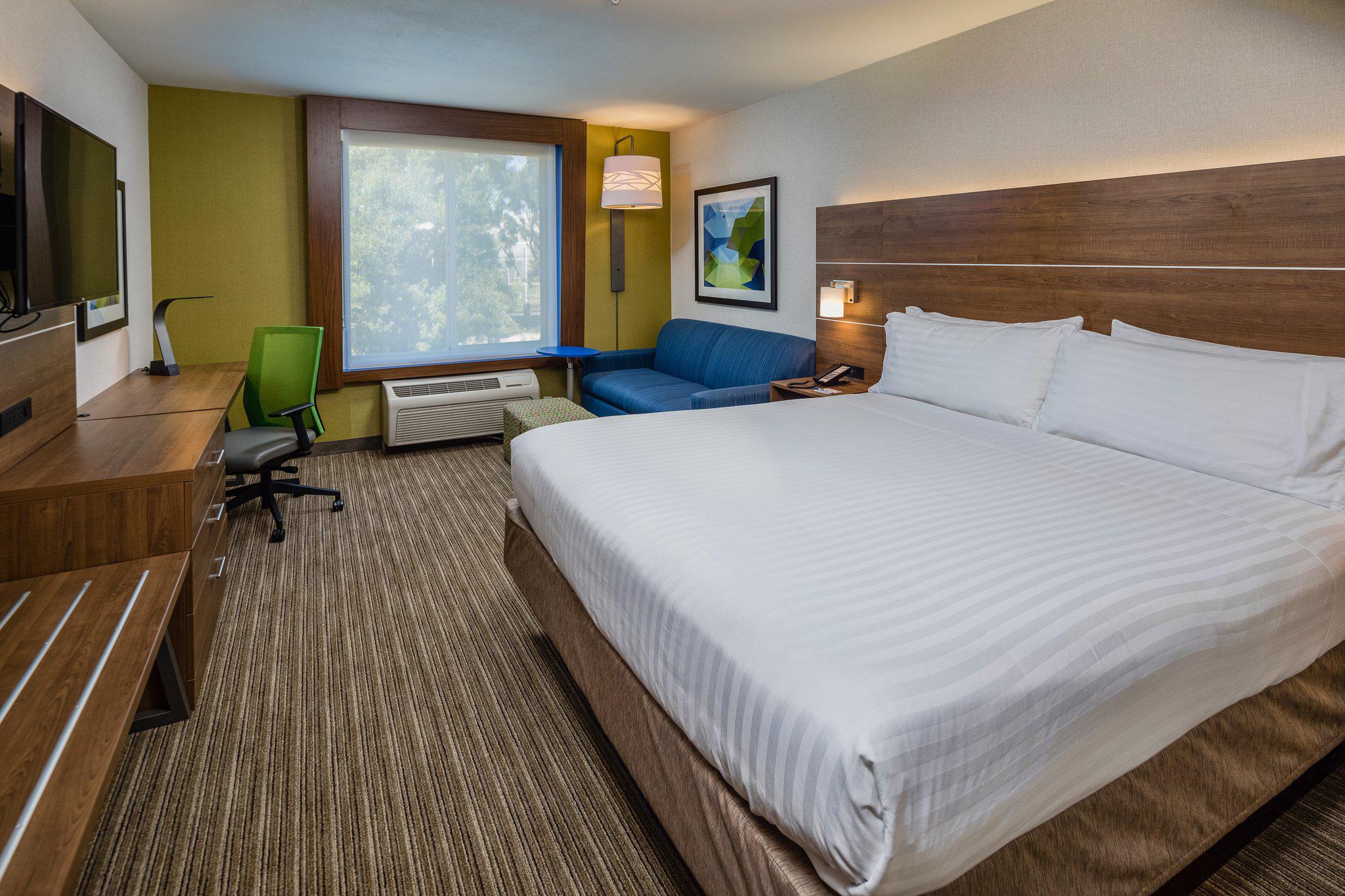 Holiday Inn Express & Suites Modesto-Salida Photo