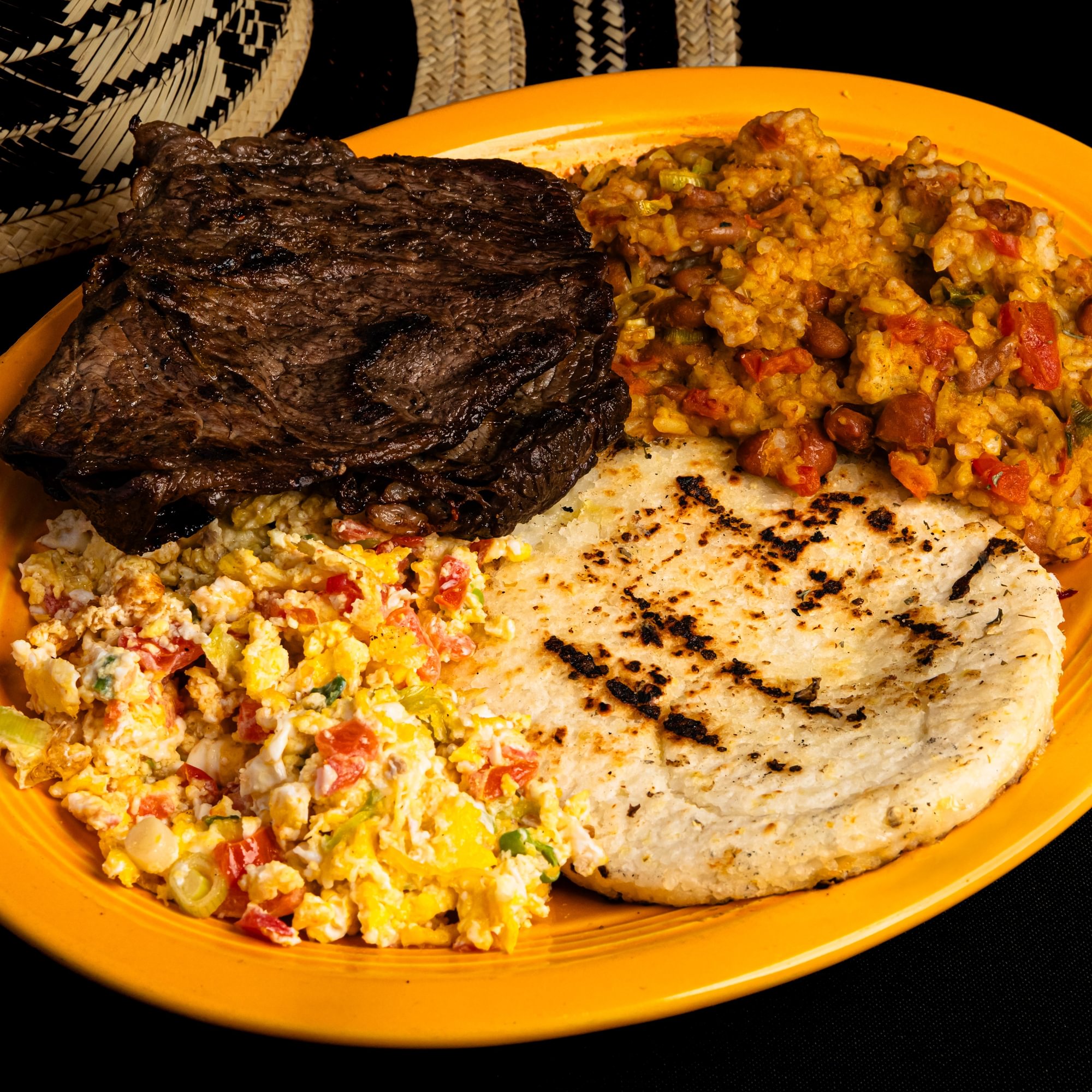 Calentado, Huevos, Carne Y Arepa