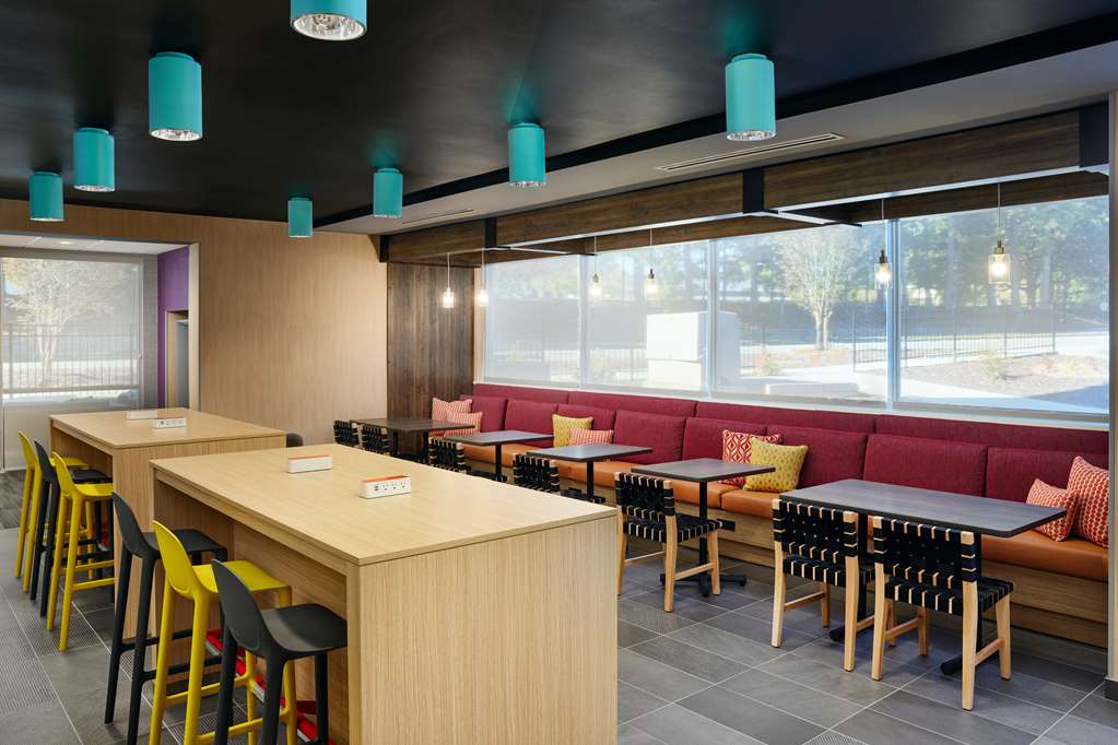 Tru by Hilton Atlanta Northlake Parkway Image