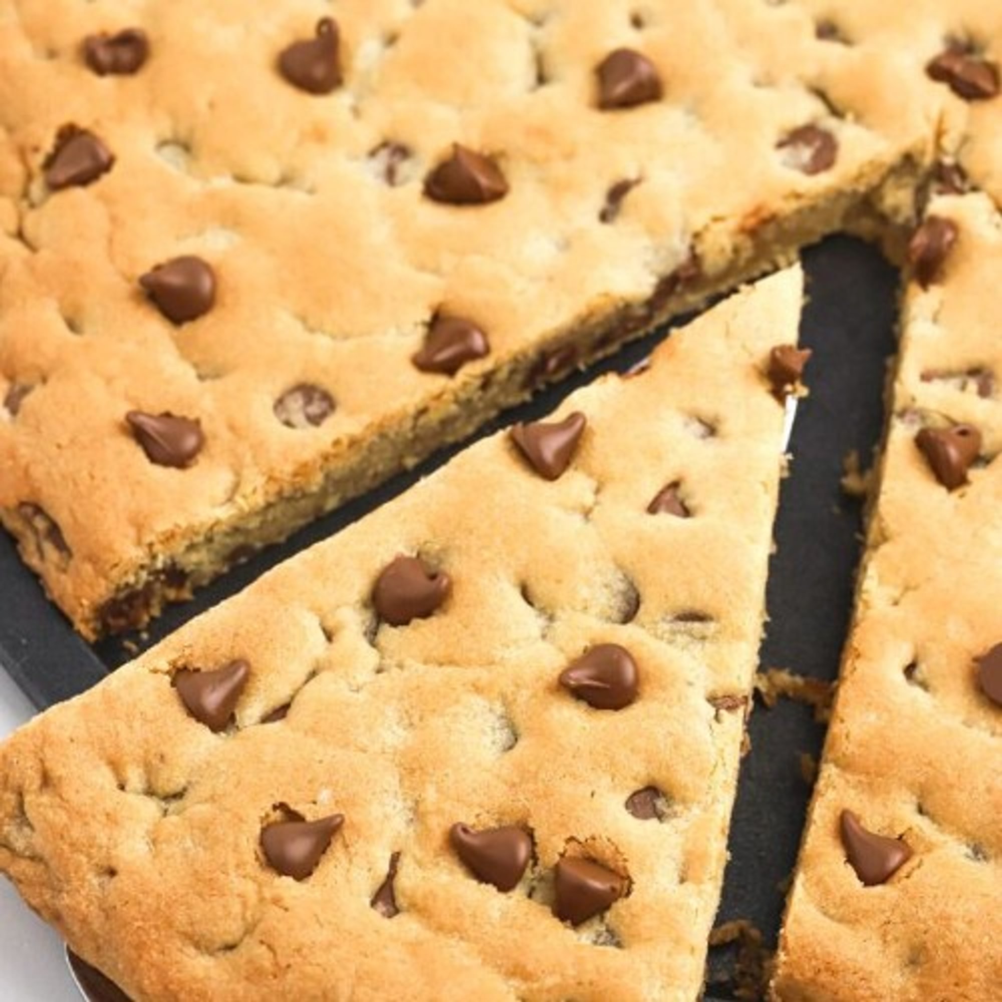 Chocolate Chip Cookie Pizza