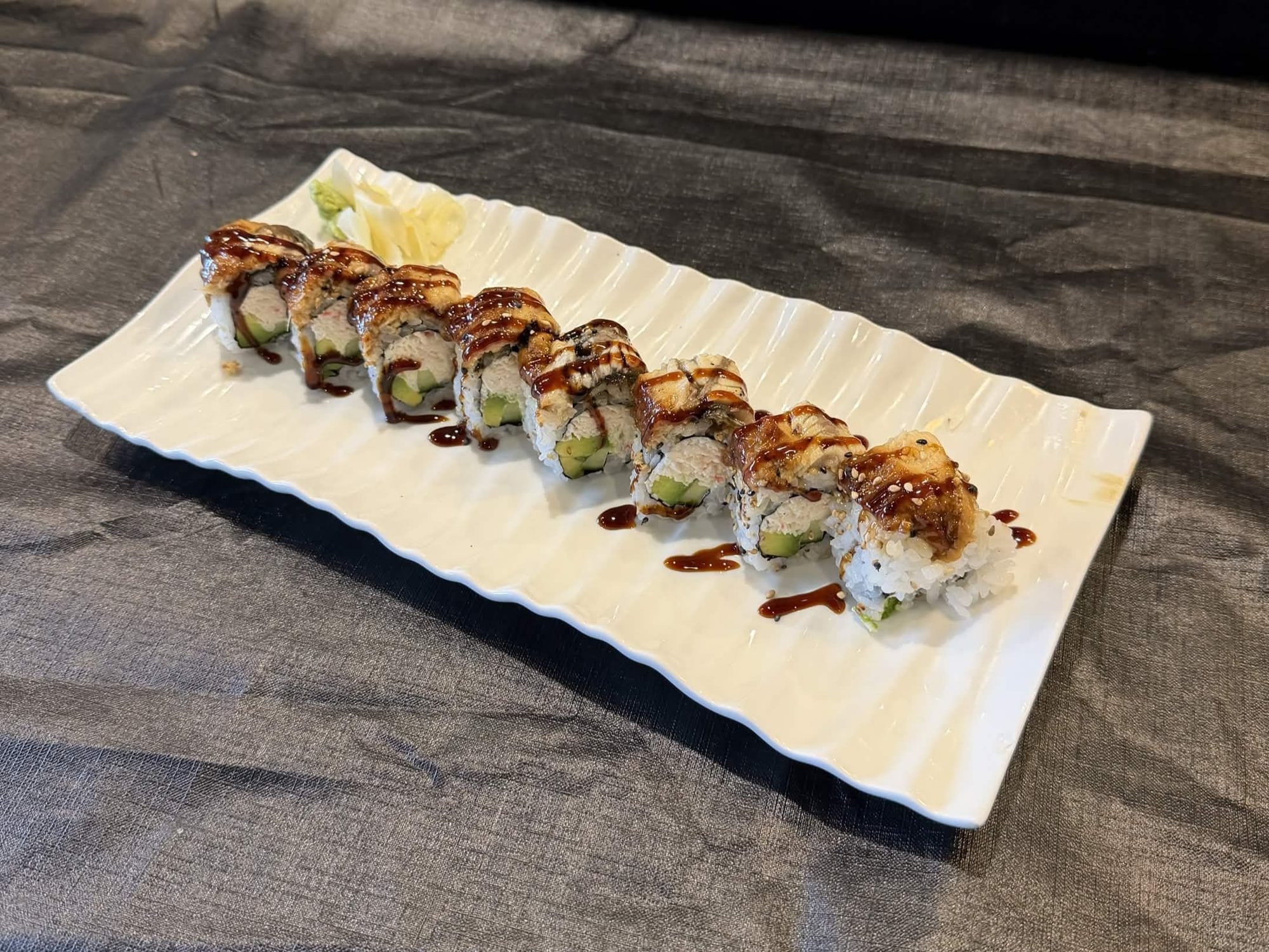 Dragon Roll (8pcs)