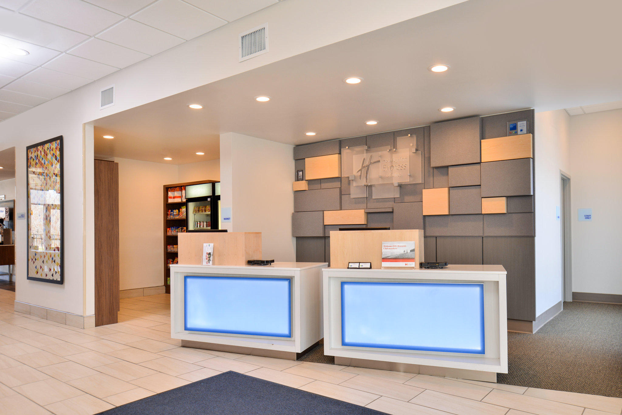 Holiday Inn Express & Suites Southgate - Detroit Area Photo