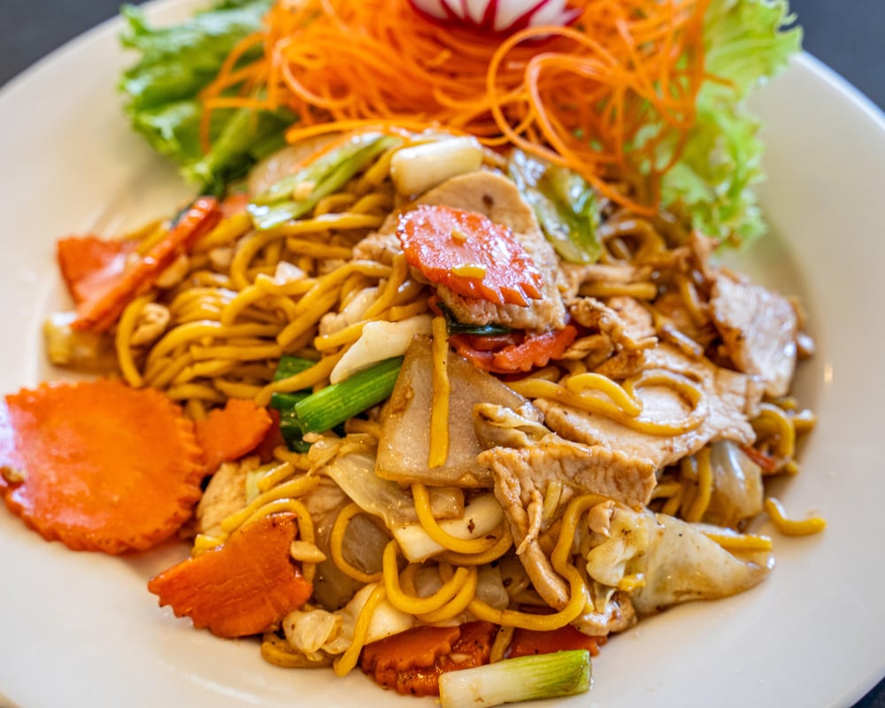 Pad Lo Mein Noodles served with 1 Crispy Veg Roll