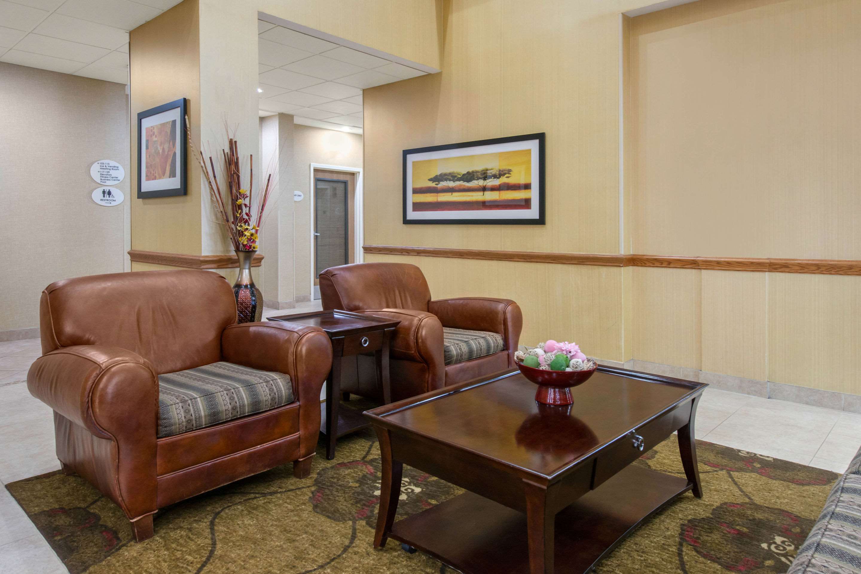 Comfort Suites Near Universal Orlando Resort Photo