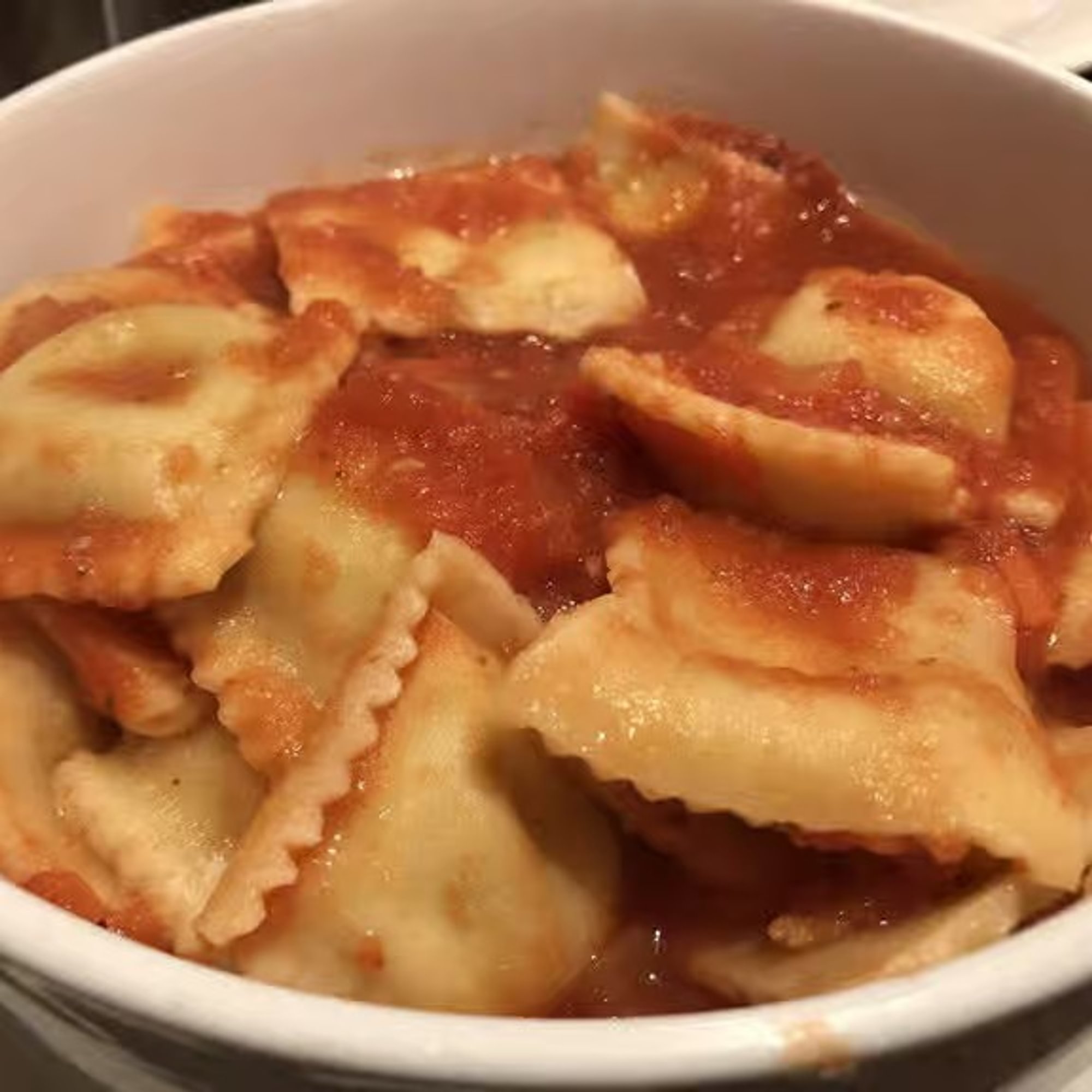 Ravioles De Cuatro Quesos (Asiago, Romano, Parmigiano Y Ricotta) Al Fileto