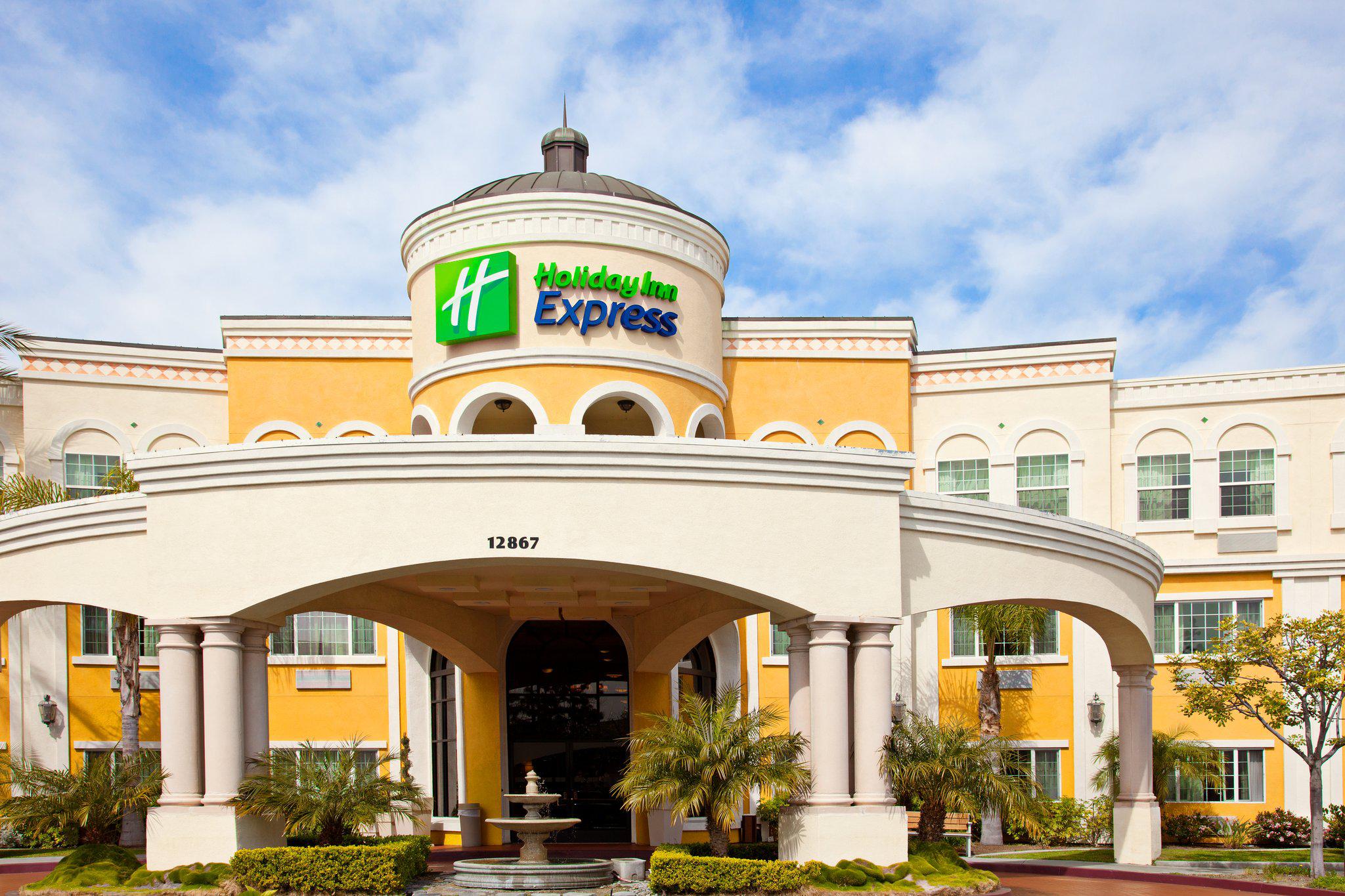 Holiday Inn Express & Suites Garden Grove-Anaheim South Photo