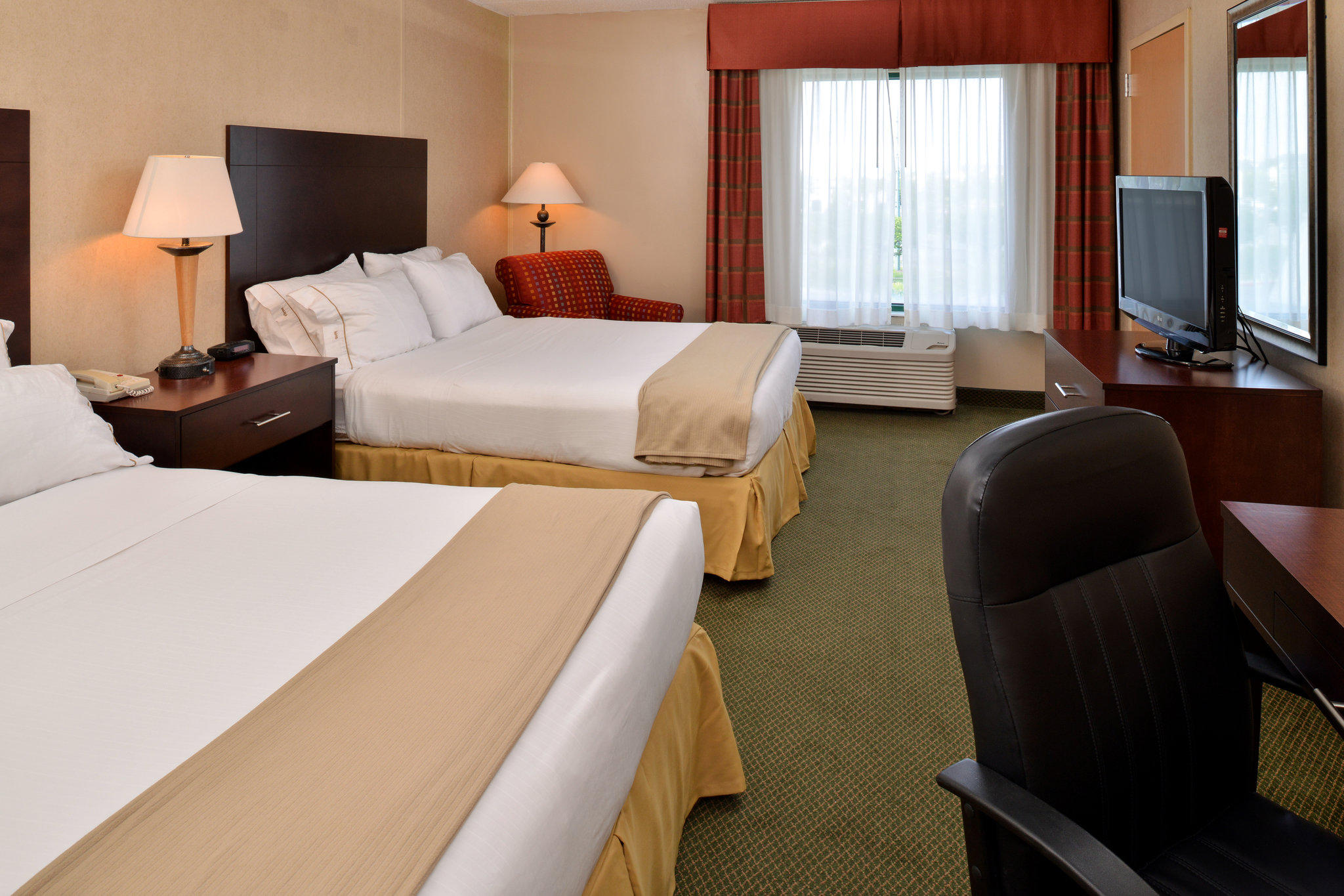 Holiday Inn Express & Suites Ocean City Photo