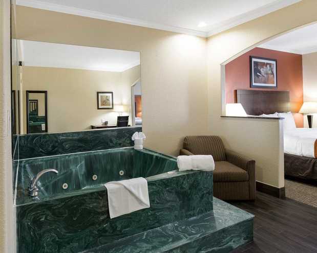 Images Comfort Suites