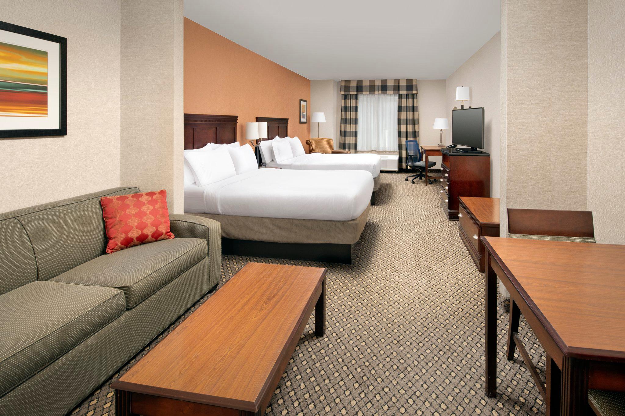 Holiday Inn Express & Suites Chambersburg Photo