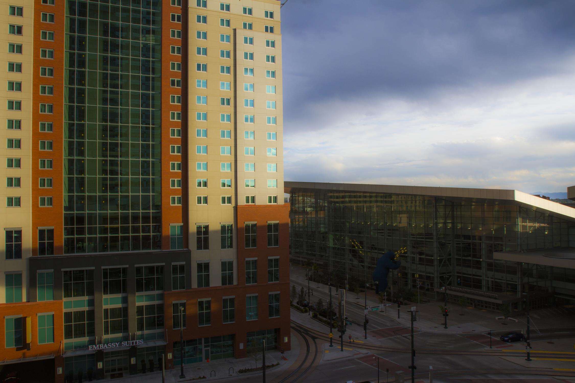 Embassy Suites by Hilton Denver Downtown Convention Center Photo