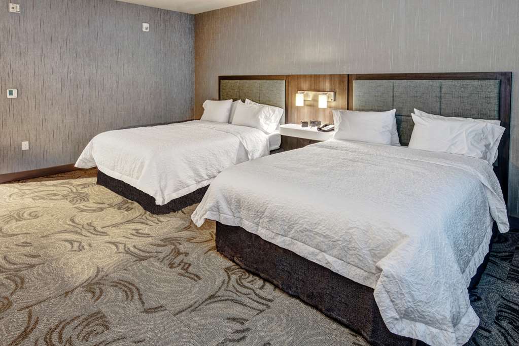 Hampton Inn Fresno Airport Image