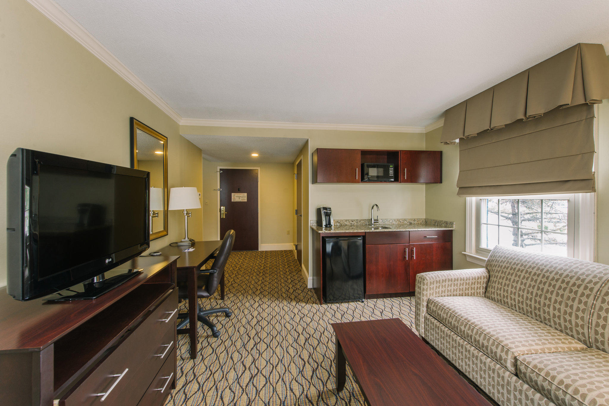 Holiday Inn Express & Suites Merrimack Photo