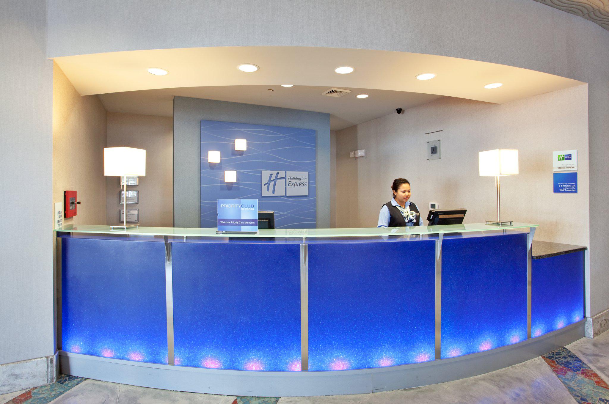 Holiday Inn Express & Suites Norfolk Airport Photo