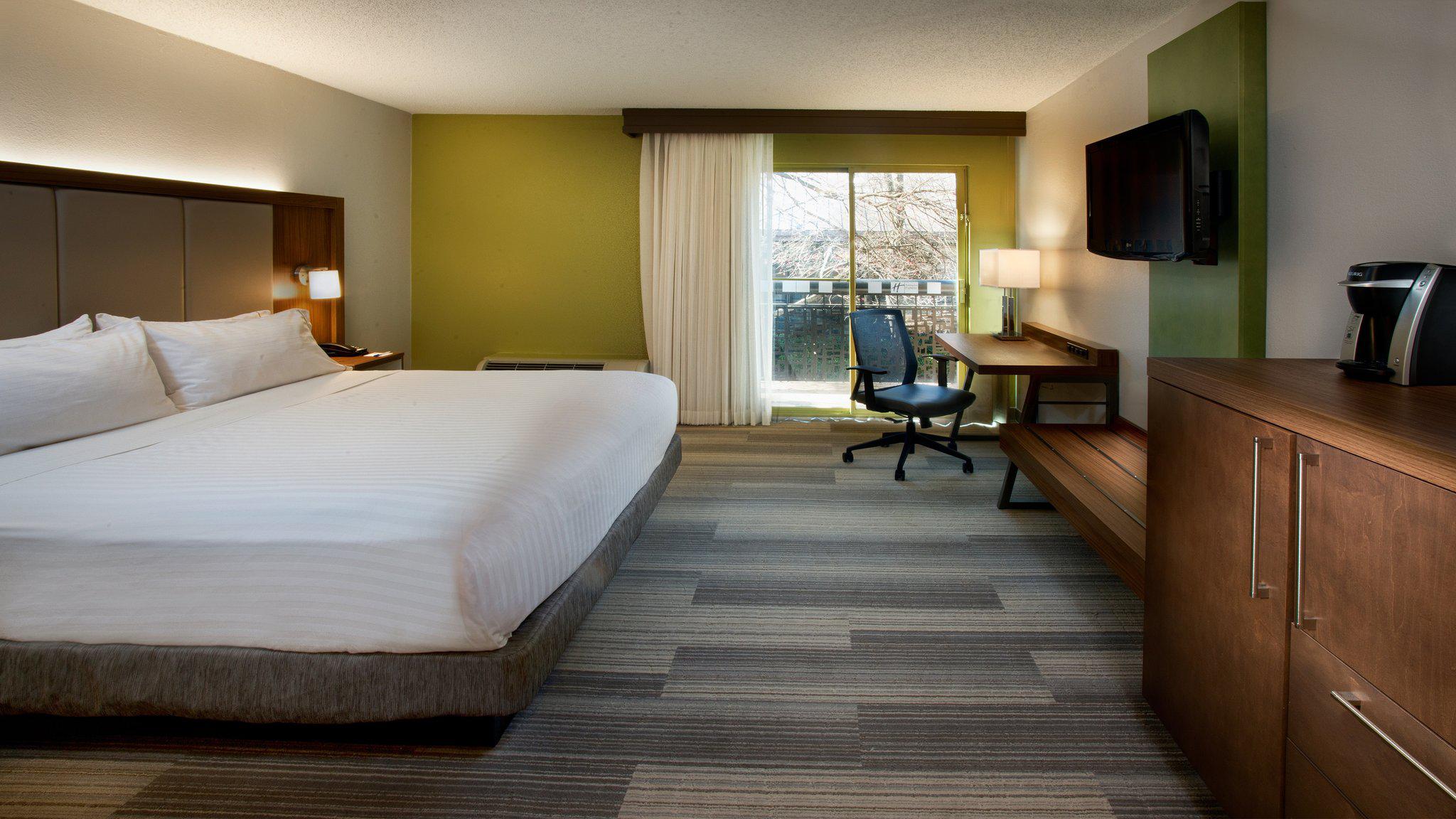 Holiday Inn Express Nashville Airport Photo