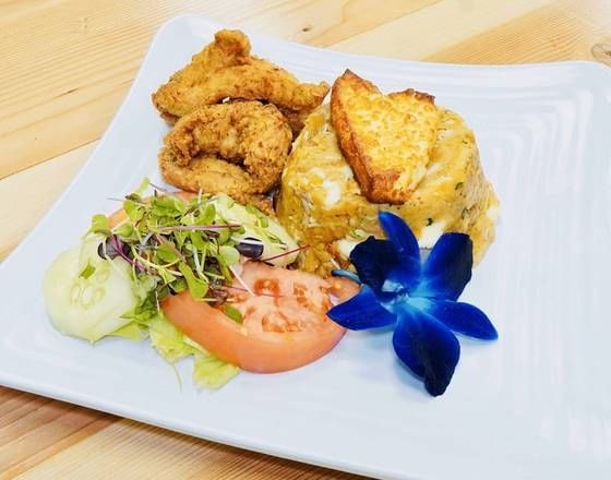 Pollo Y Queso / Ball Plantain with Chicken & Cheese