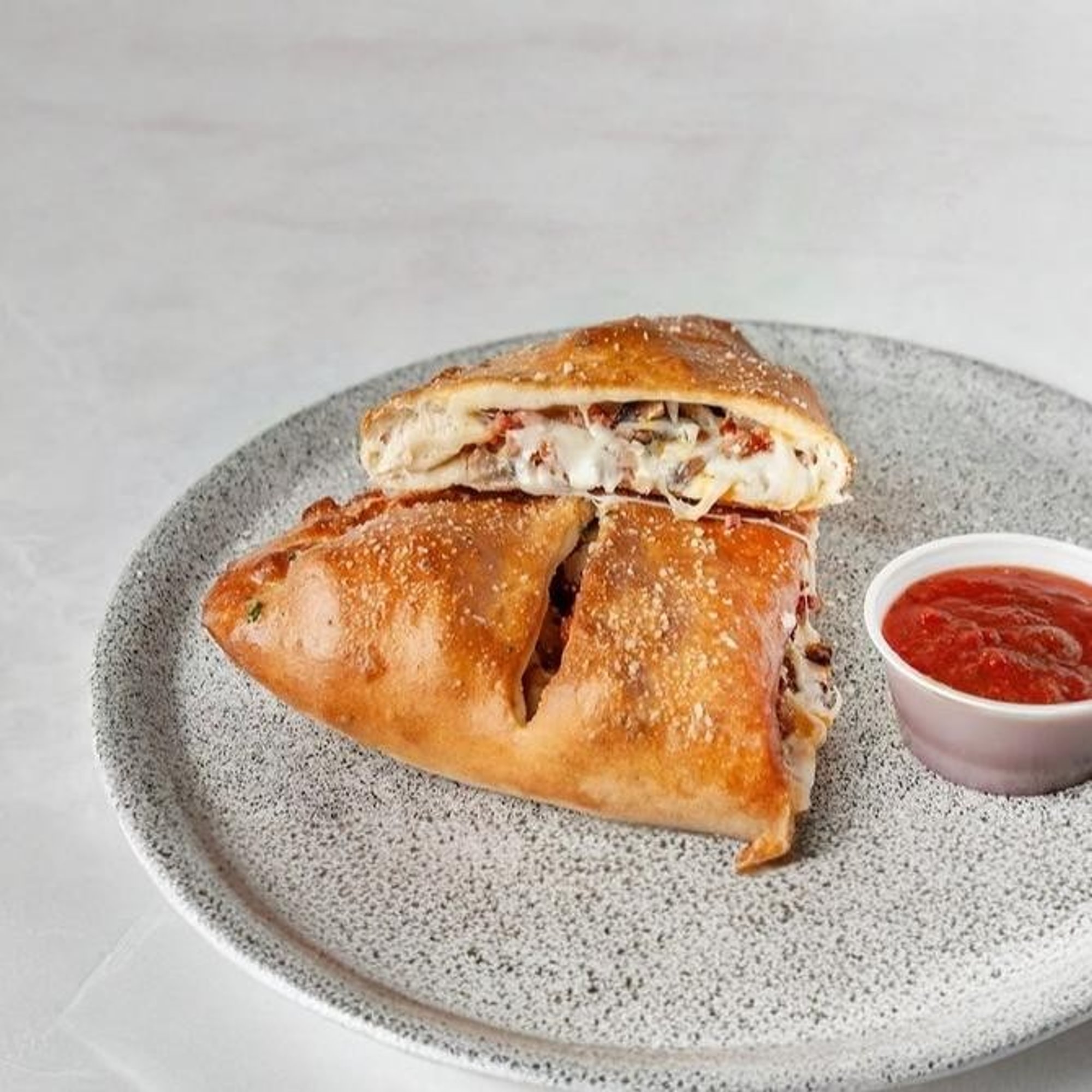 Carnivora Calzone