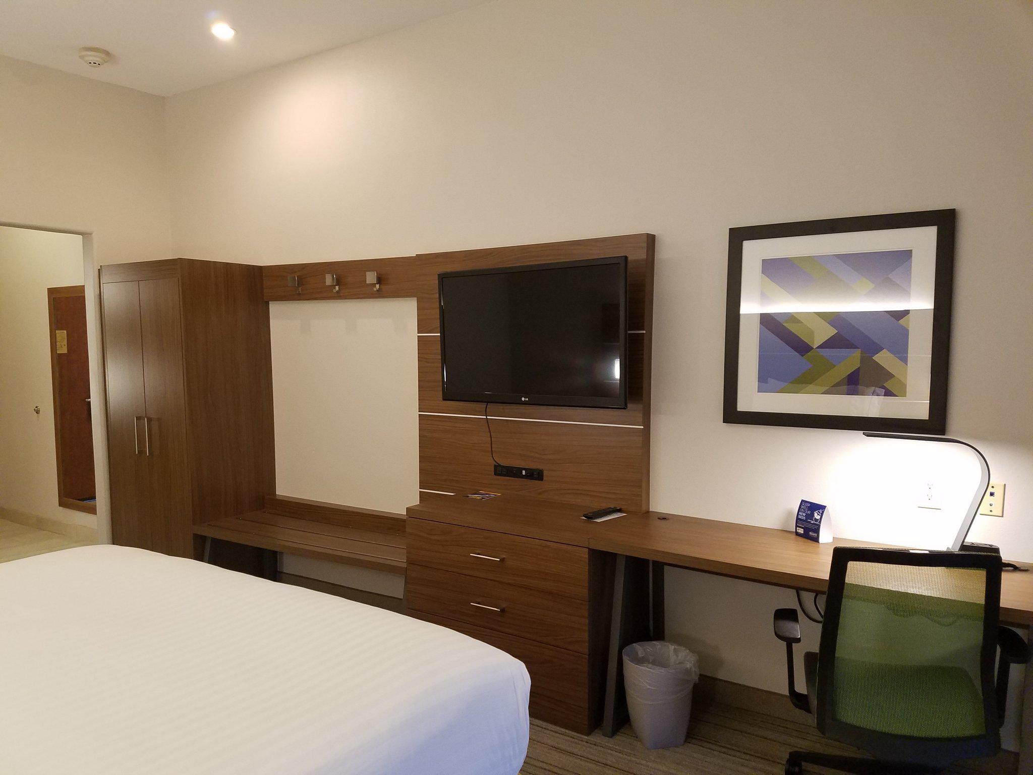 Holiday Inn Express & Suites Rio Grande City Photo