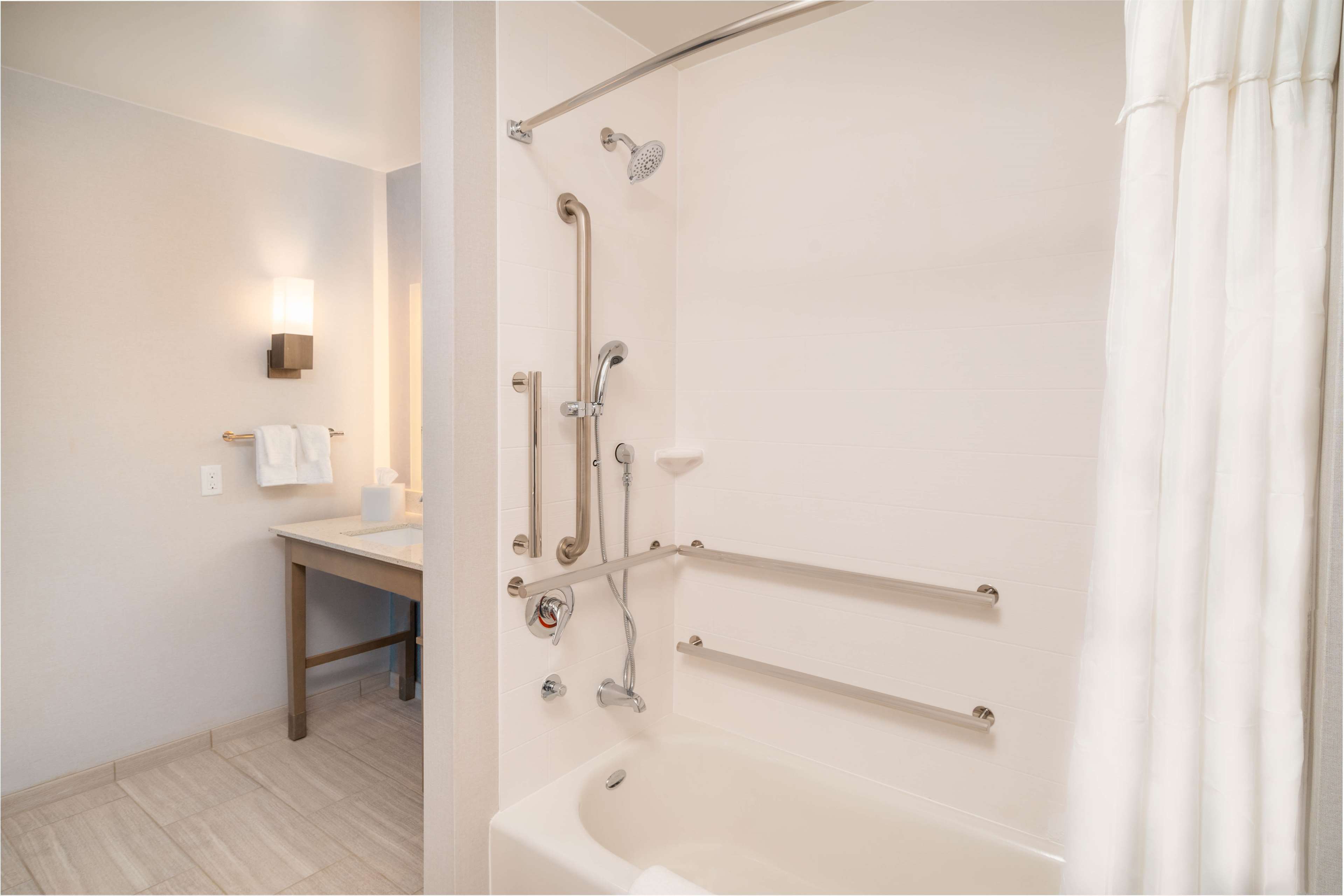 Guest room bath
