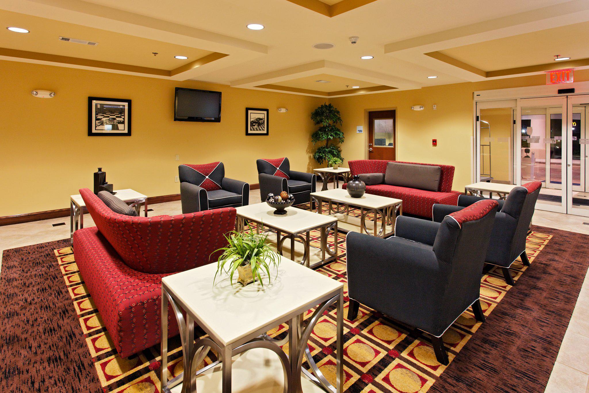 Holiday Inn Express & Suites Talladega Photo