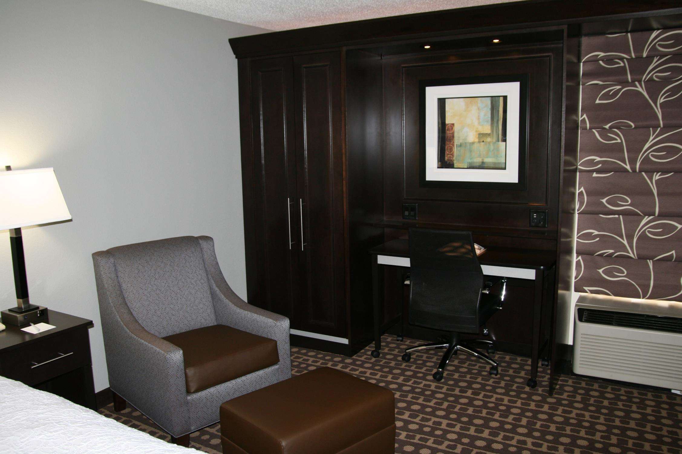 Hampton Inn Columbus-West Photo