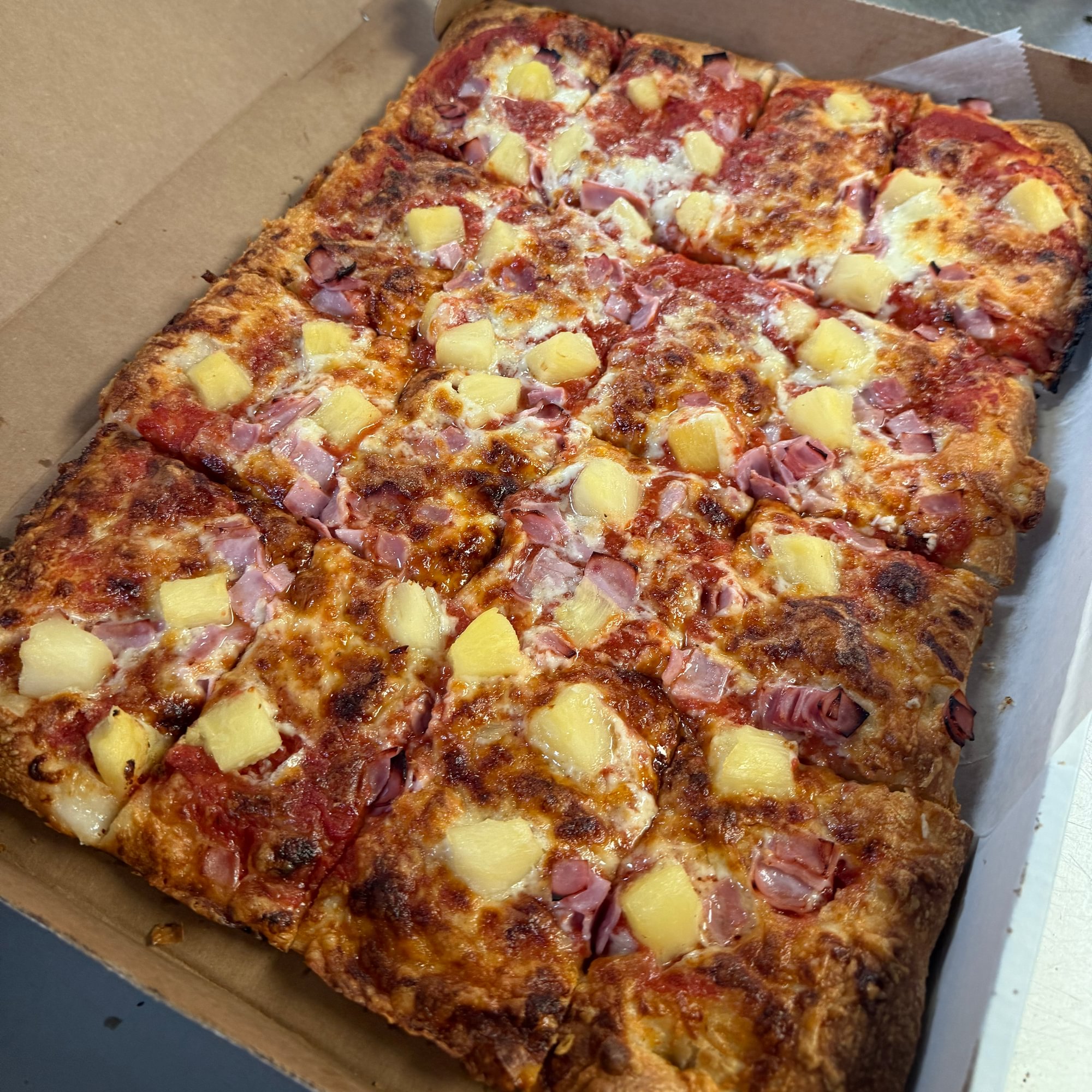 Hawaiian Pizza (16 Pieces)