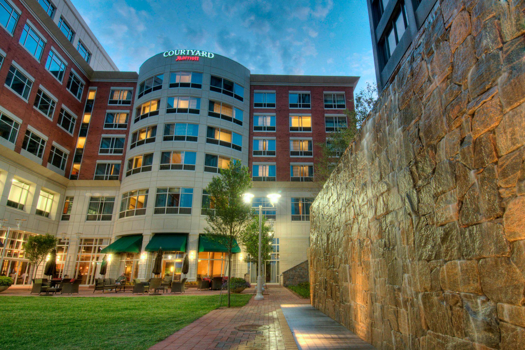 Courtyard by Marriott Greenville Downtown Photo