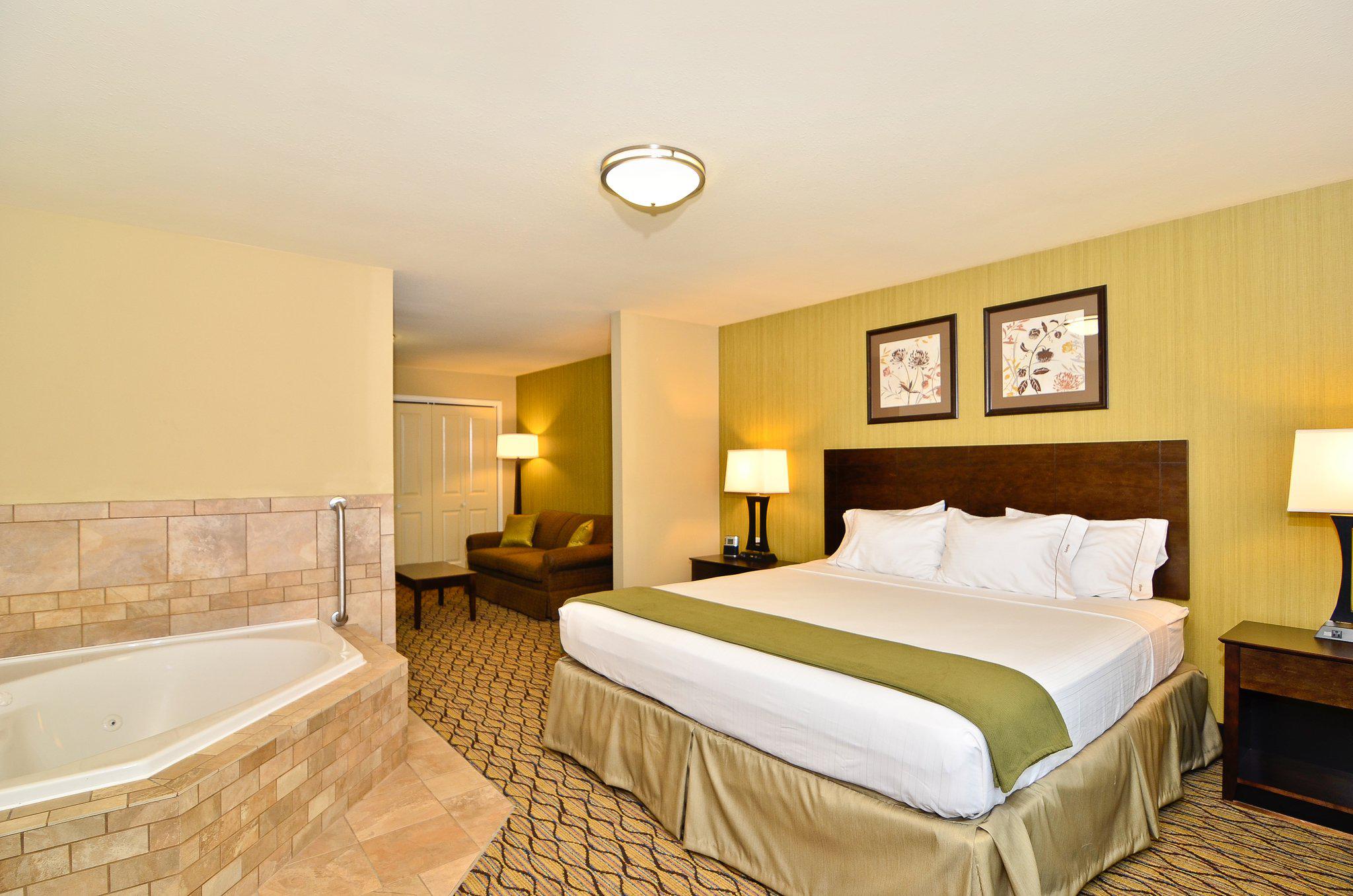 Holiday Inn Express & Suites Williston Photo