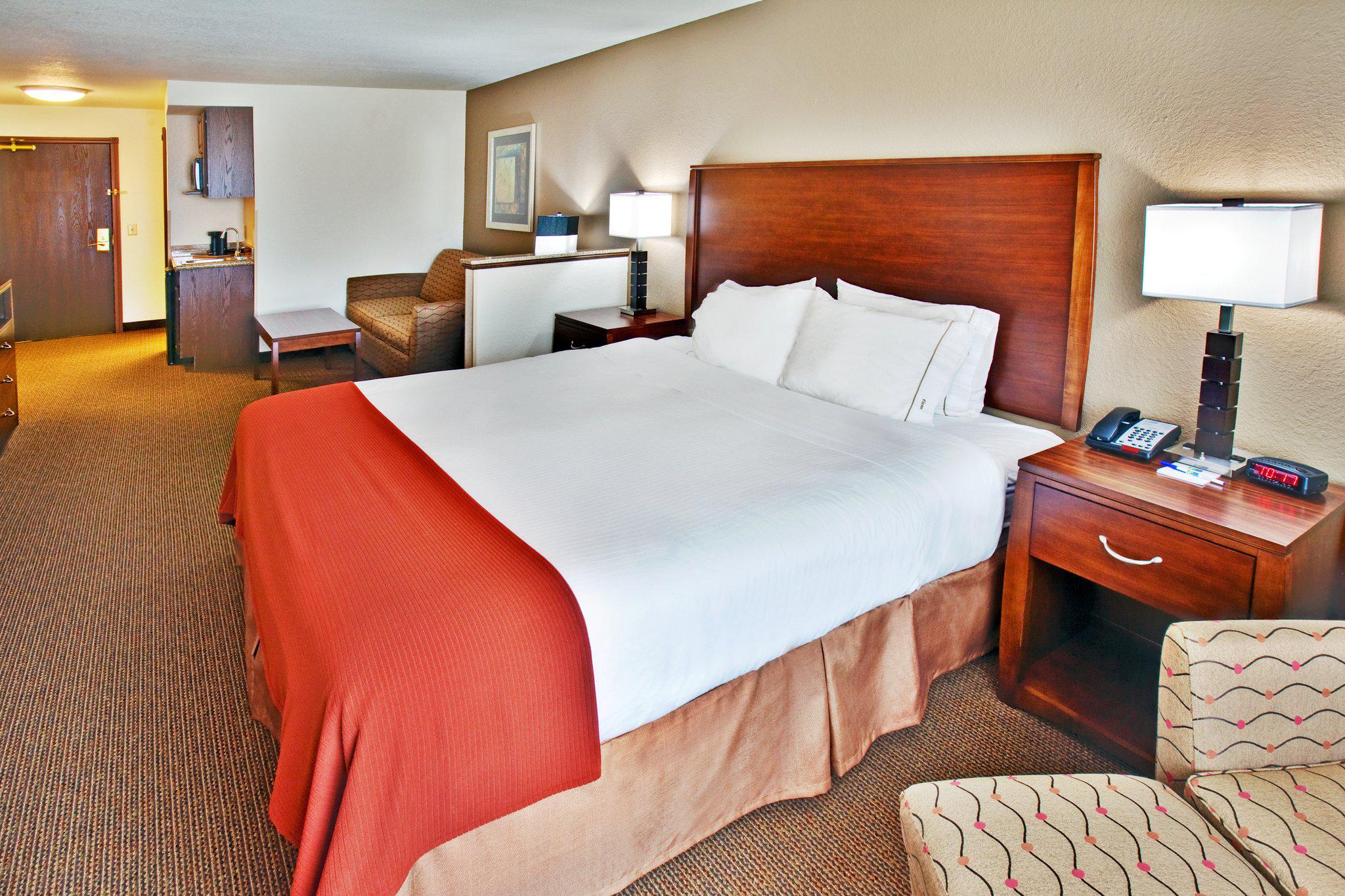 Holiday Inn Express & Suites Dubuque-West Photo