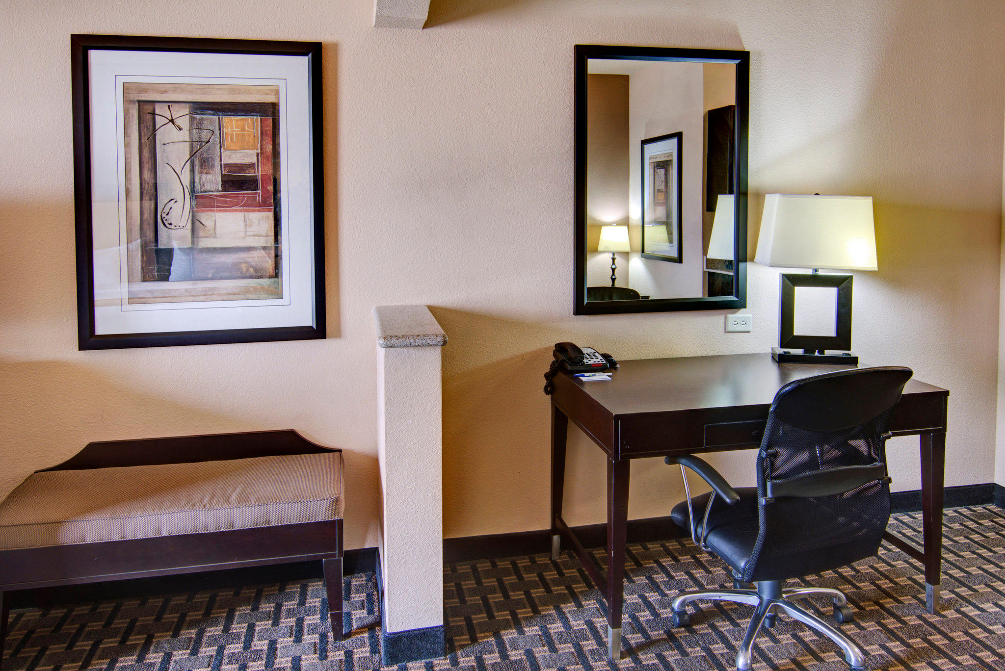 Holiday Inn Express & Suites Paris Photo