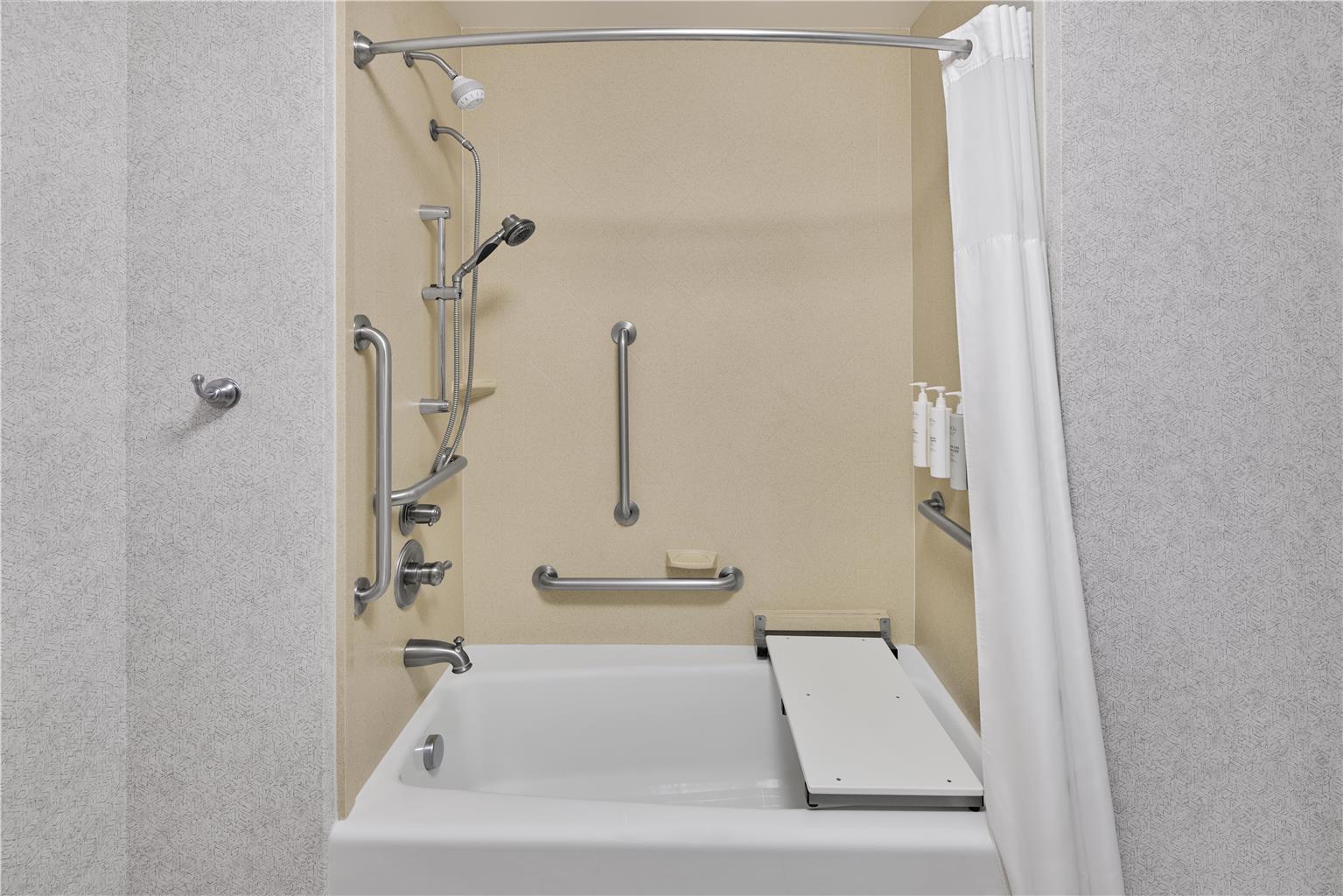 Hampton Inn Vernon Image