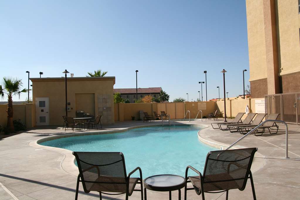 Hampton Inn & Suites Barstow Image