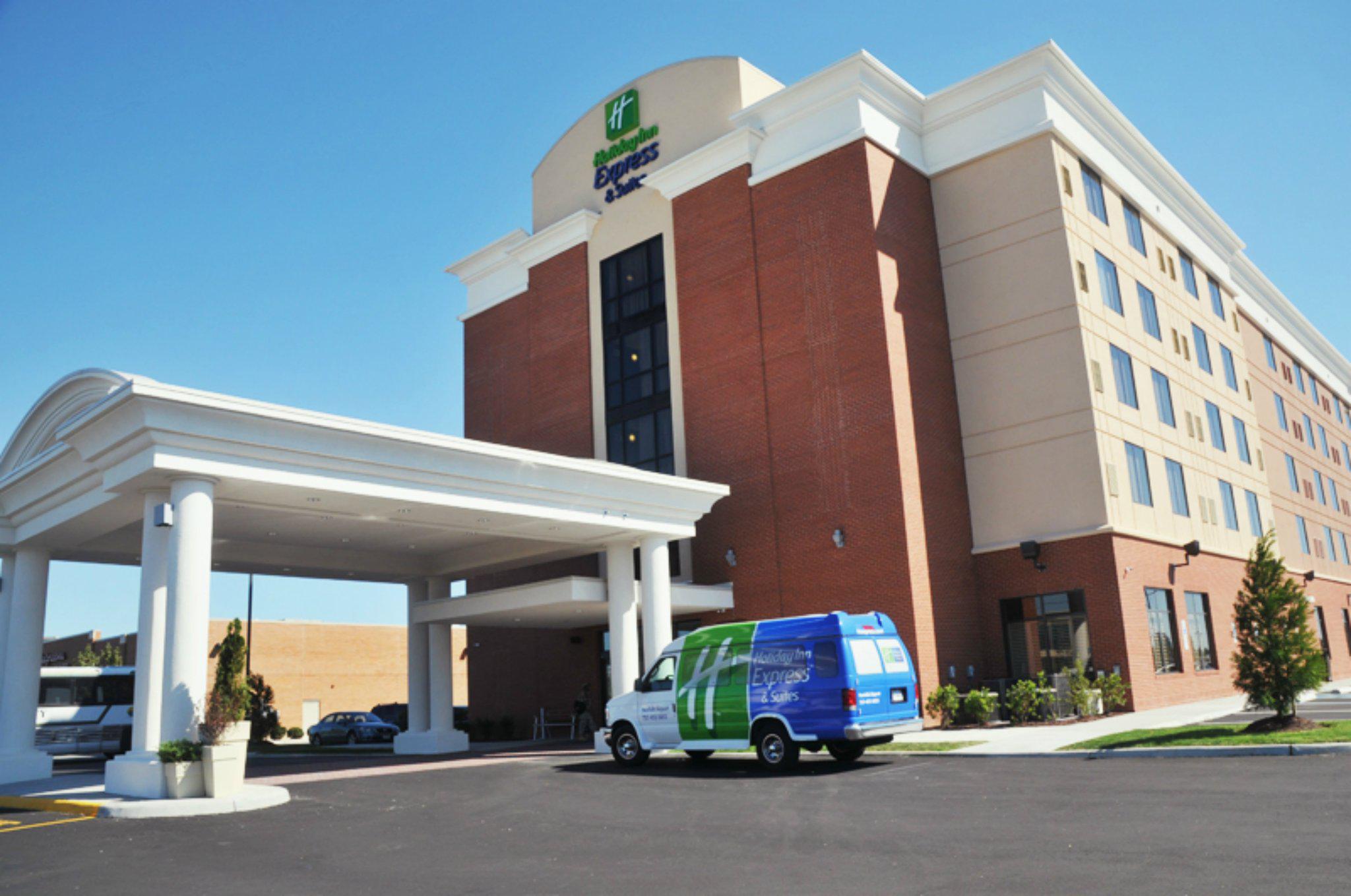 Holiday Inn Express & Suites Norfolk Airport Photo