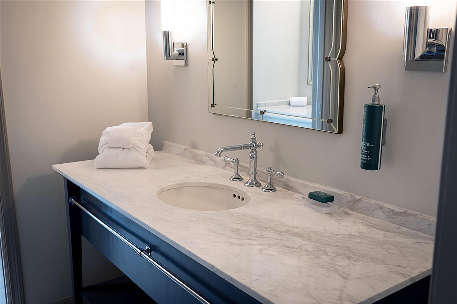 Hilton Orrington/Evanston Image