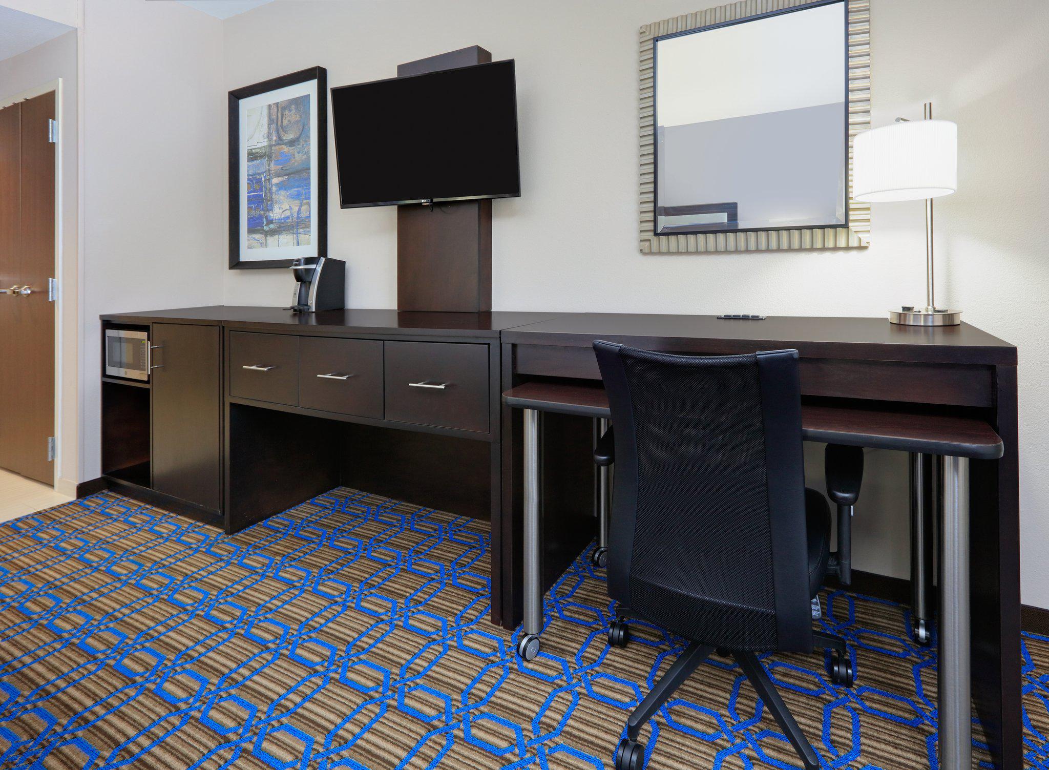 Holiday Inn Plano - the Colony Photo