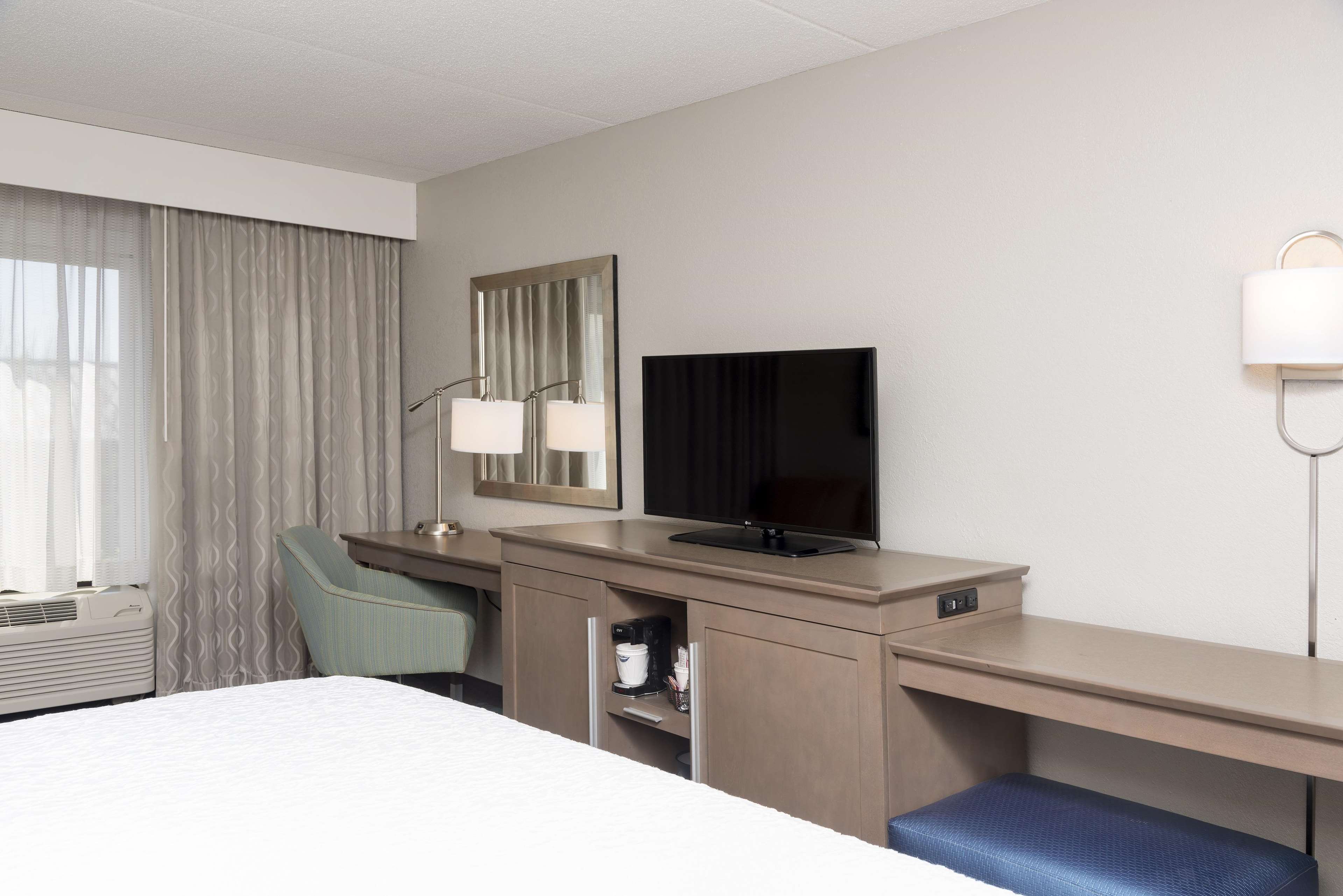 Hampton Inn Bloomington Photo