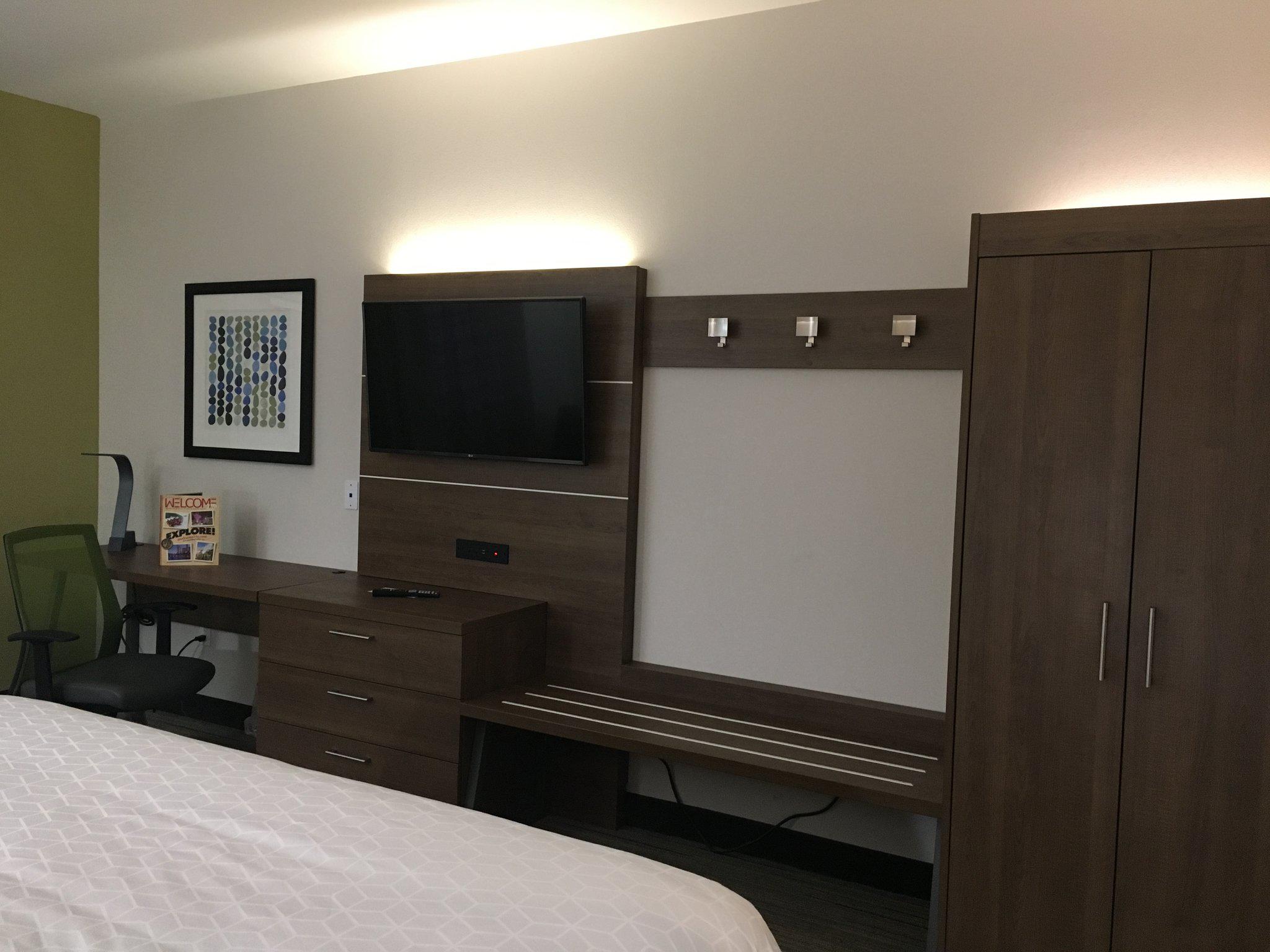 Holiday Inn Express Grand Island - Niagara Falls Photo