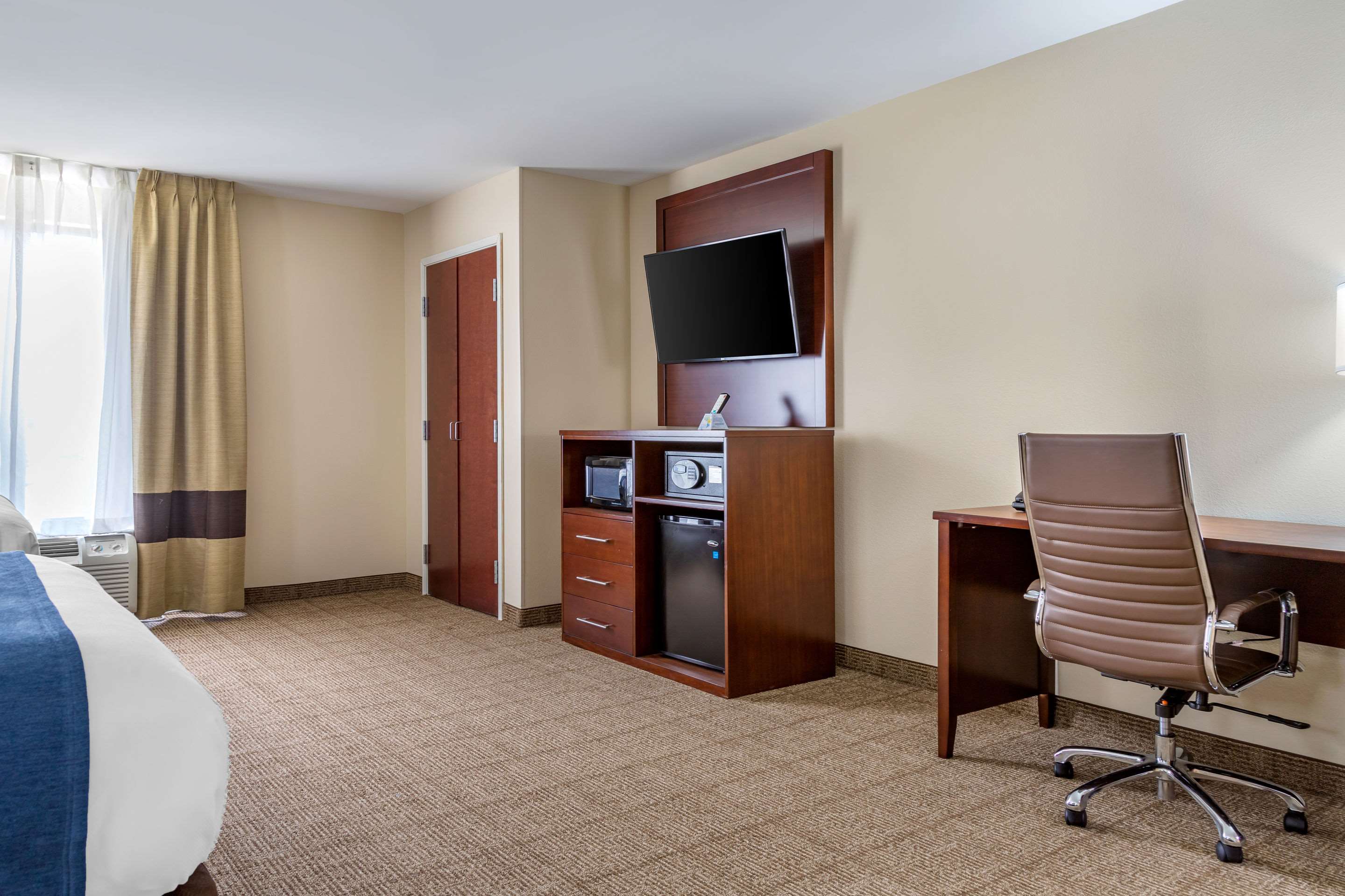 Comfort Suites Gateway Photo